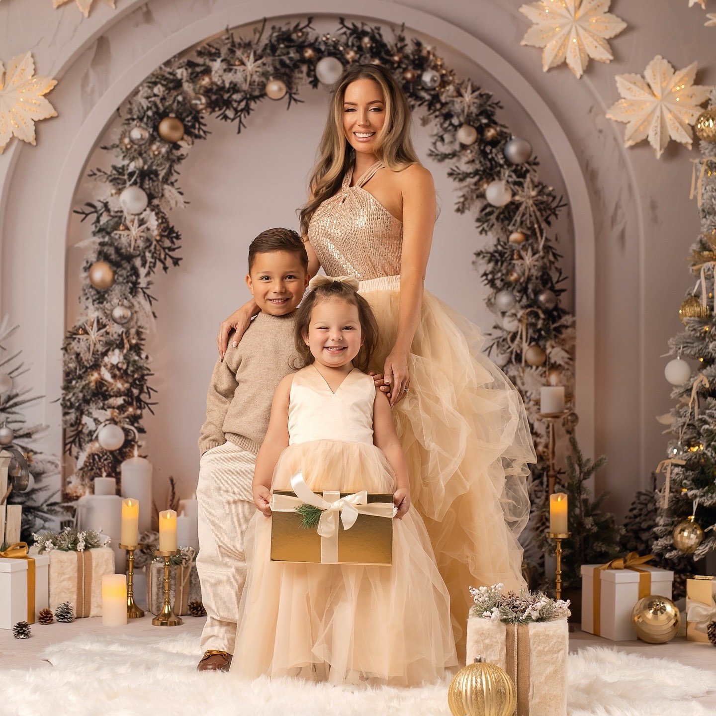Holiday photos 
#familyphotoshoot #kidsfashion #christmasfashion #holidayfashion

#LTKHoliday #LTKFamily #LTKKids