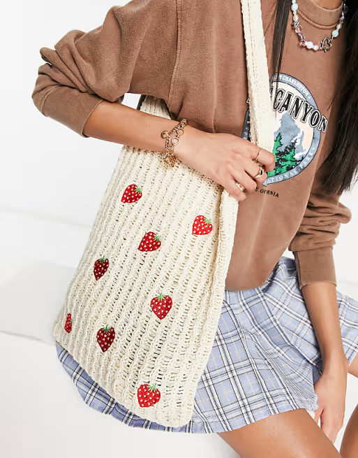 Daisy Street Exclusive tote bag in strawberry crochet design | ASOS | ASOS (Global)