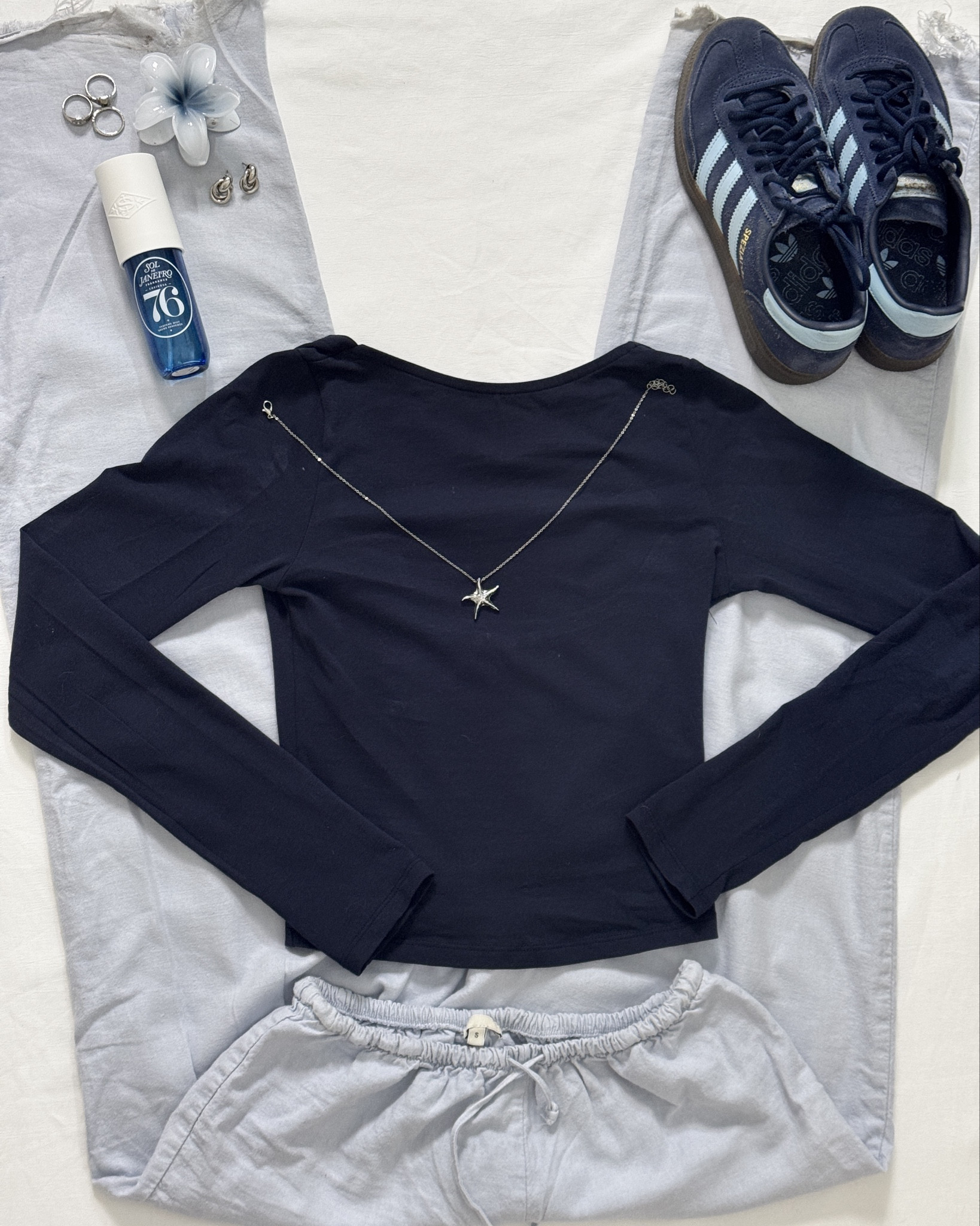 Navy top linen pants 

Top - subdued backless long sleeve 
Earrings- https://s.click.aliexpress.com/e/_oovUzDb
Hair clip - https://s.click.aliexpress.com/e/_olJvfEV
