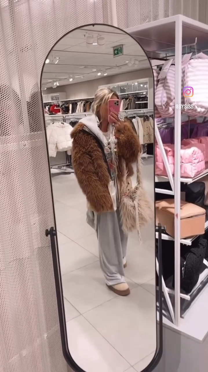 H&M haul new in 🐻💞💕💕
We sized up in the teddy fur jackets cause we love the more slouchy fit girls xx 

#LTKVideo #LTKU #LTKStyleTip