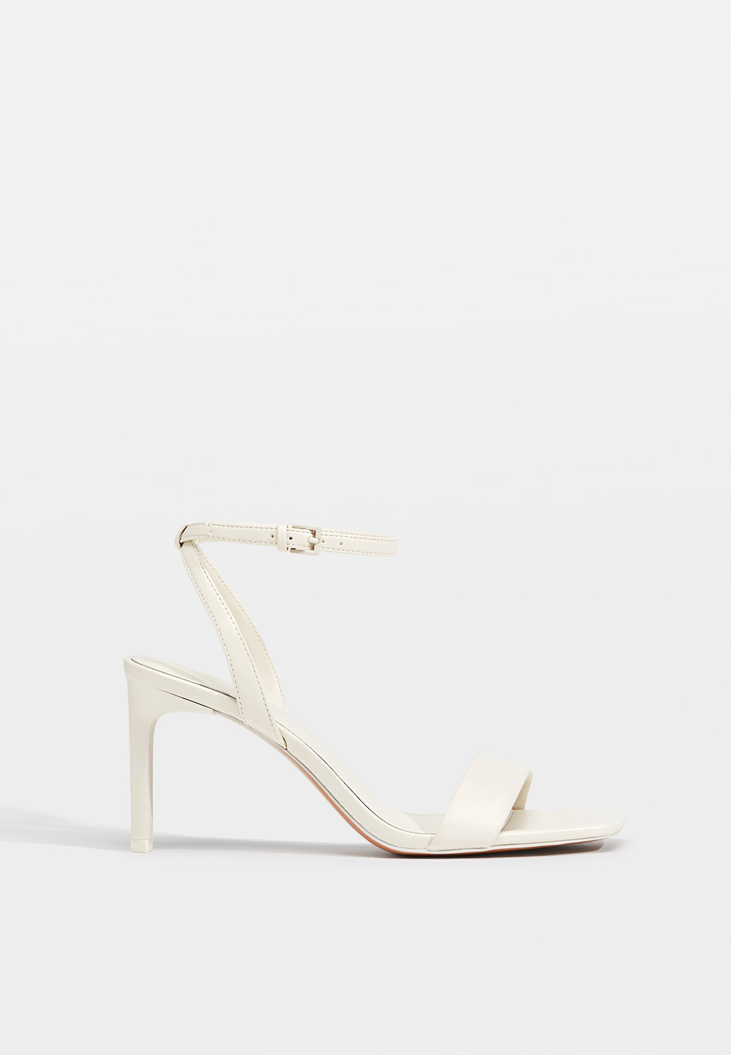 Absatzsandalen mit gesteppten Riemchen | Stradivarius DE