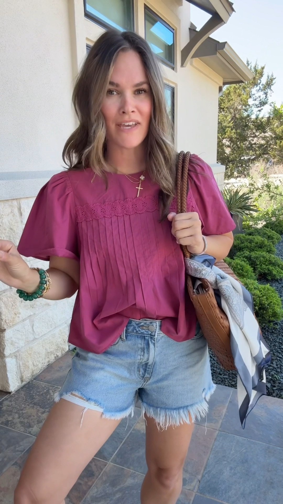 My go-to summer shorts… I like them more than my Levi’s 🙈 They come in 3 washes and the fit is so good!

#LTKSeasonal #LTKootd #LTKmomlife