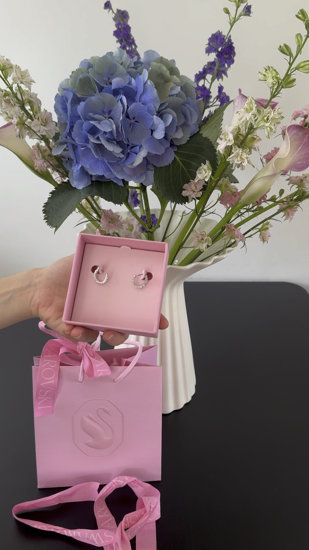 Unboxing of my new Swarovski silver hoop earrings!

Today I celebrated another work success by gifting myself a pair of earrings. It’s a gift from myself and my parents and I’m in love with it 😍

#LTKsummer #LTKeurope #LTKnederlands