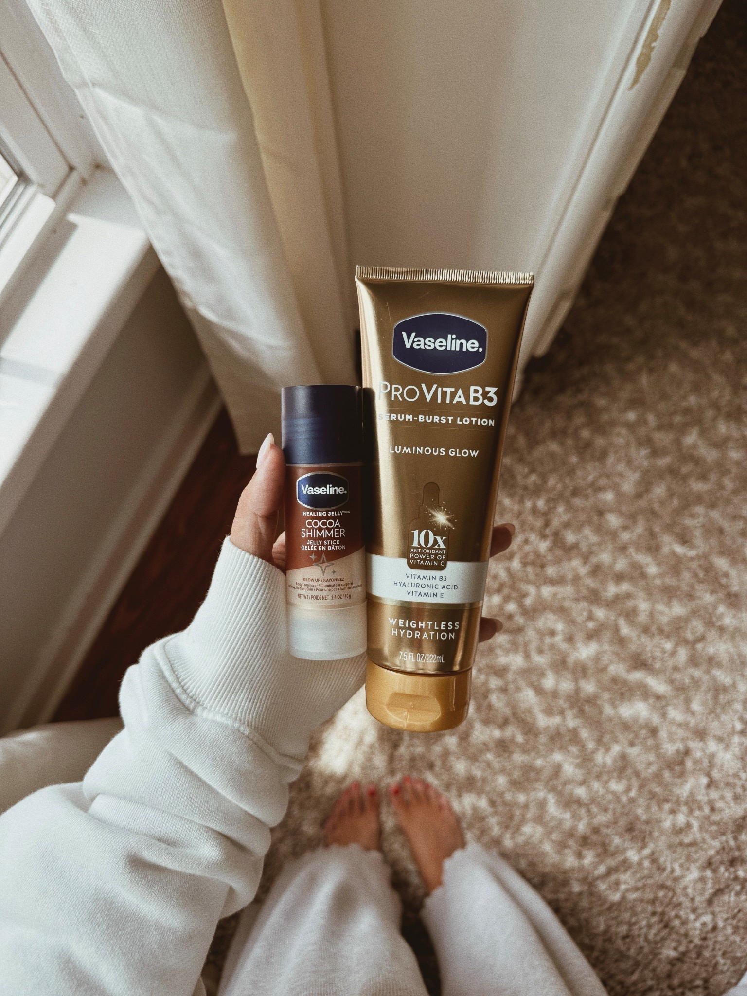 Can already tell these two Vaseline products are going to be my fav combo this summer for soft shiny hydrated skin! 🤎✨ 