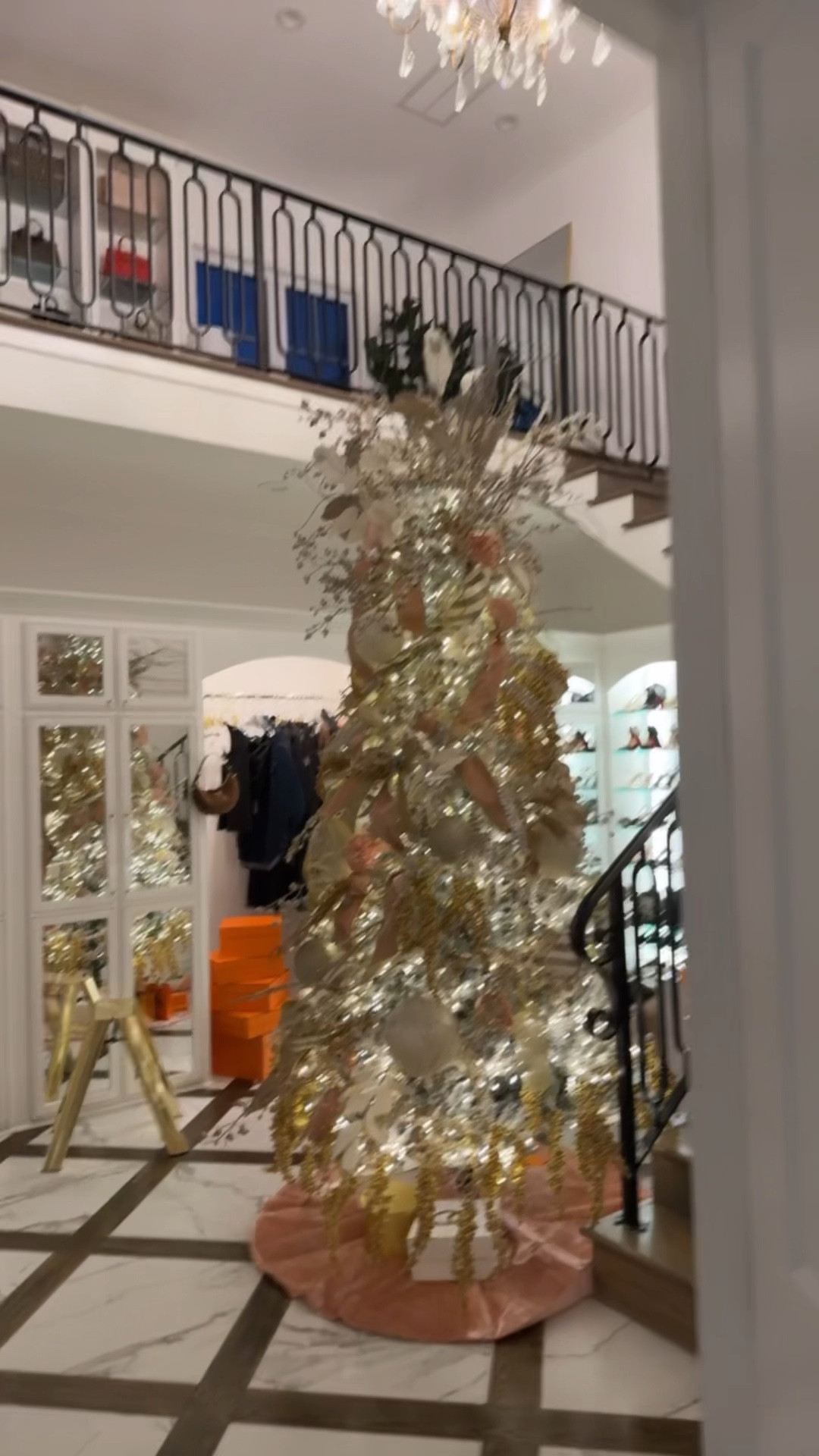 Viral twinkling Christmas tree! How insanely gorgeous is this!!✨🎄🩷 

#LTKHome #LTKSeasonal #LTKParties