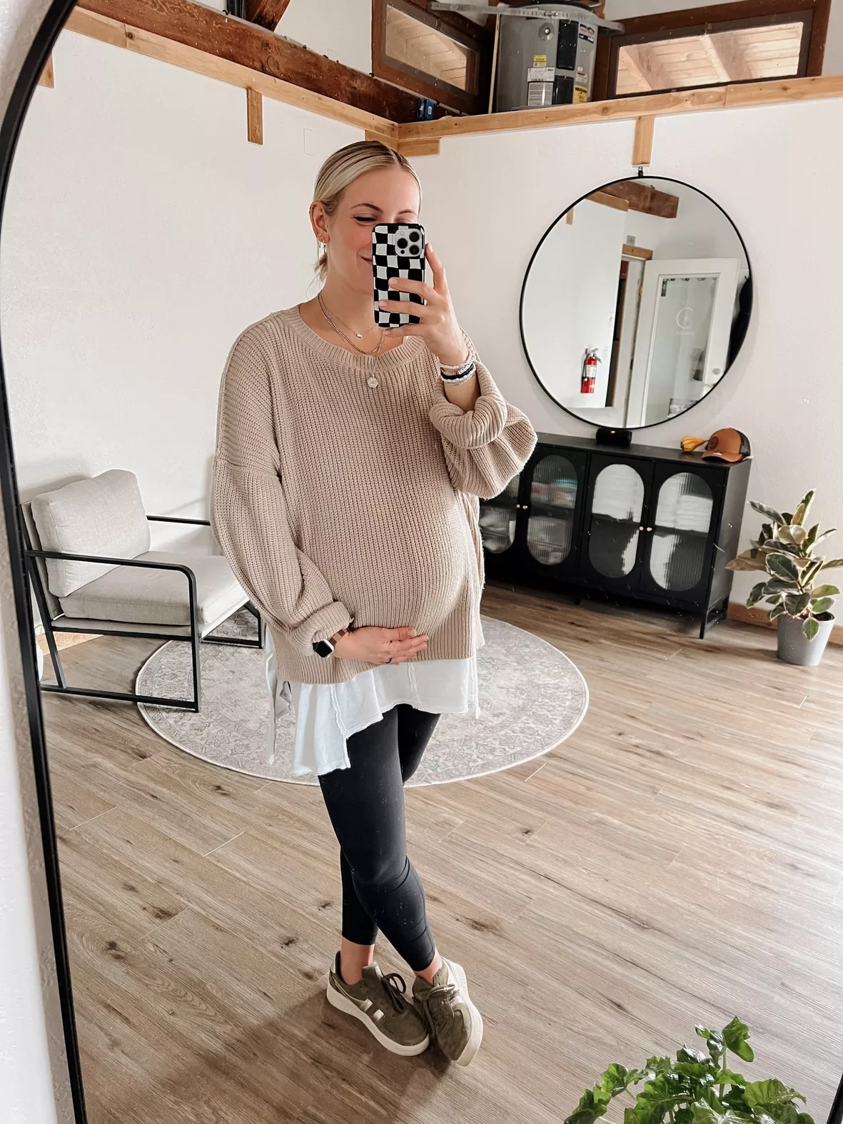 Styling tips for maternity leggings. Be cute and comfy during