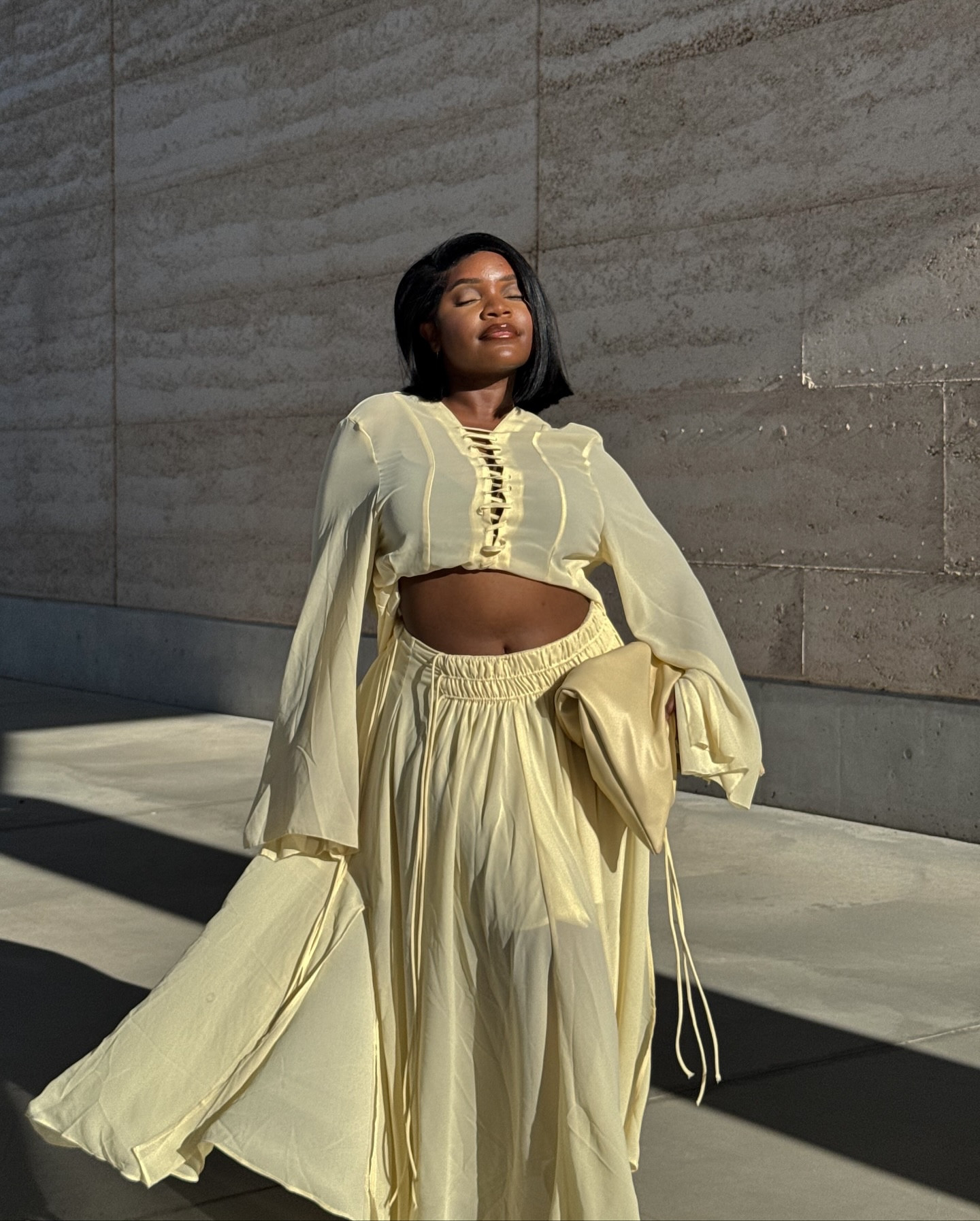 Top tip for my petite girls: an all monochrome look to make you look taller 💛 @hm 

#petitestyle #monochromeoutfit #butteryellow #petitegirl #hmoutfit