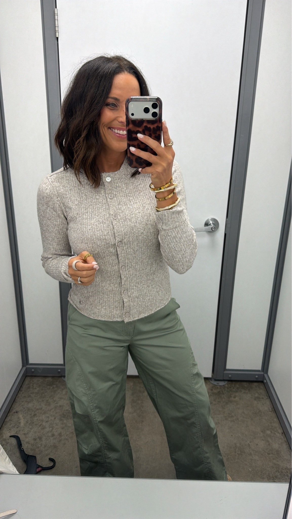 This one is SO good for an easy everyday outfit 🤎 these cargo pants makes it look way more expensive than Walmart.

#walmartfinds #walmartfashion #walmartstyle #affordablefashion #fallstyle #ltkfinds