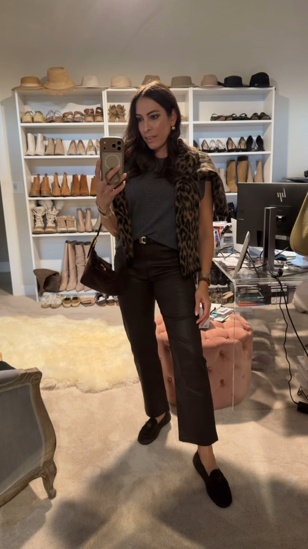 Chic holiday outfit for dinner with girlfriends

Gray cashmere sleeveless sweater - wearing medium (runs oversized)
Brown coated denim - TTS
Celine belt
Miu miu brown suede bag



#LTKOver40 #LTKHoliday #LTKgrwm