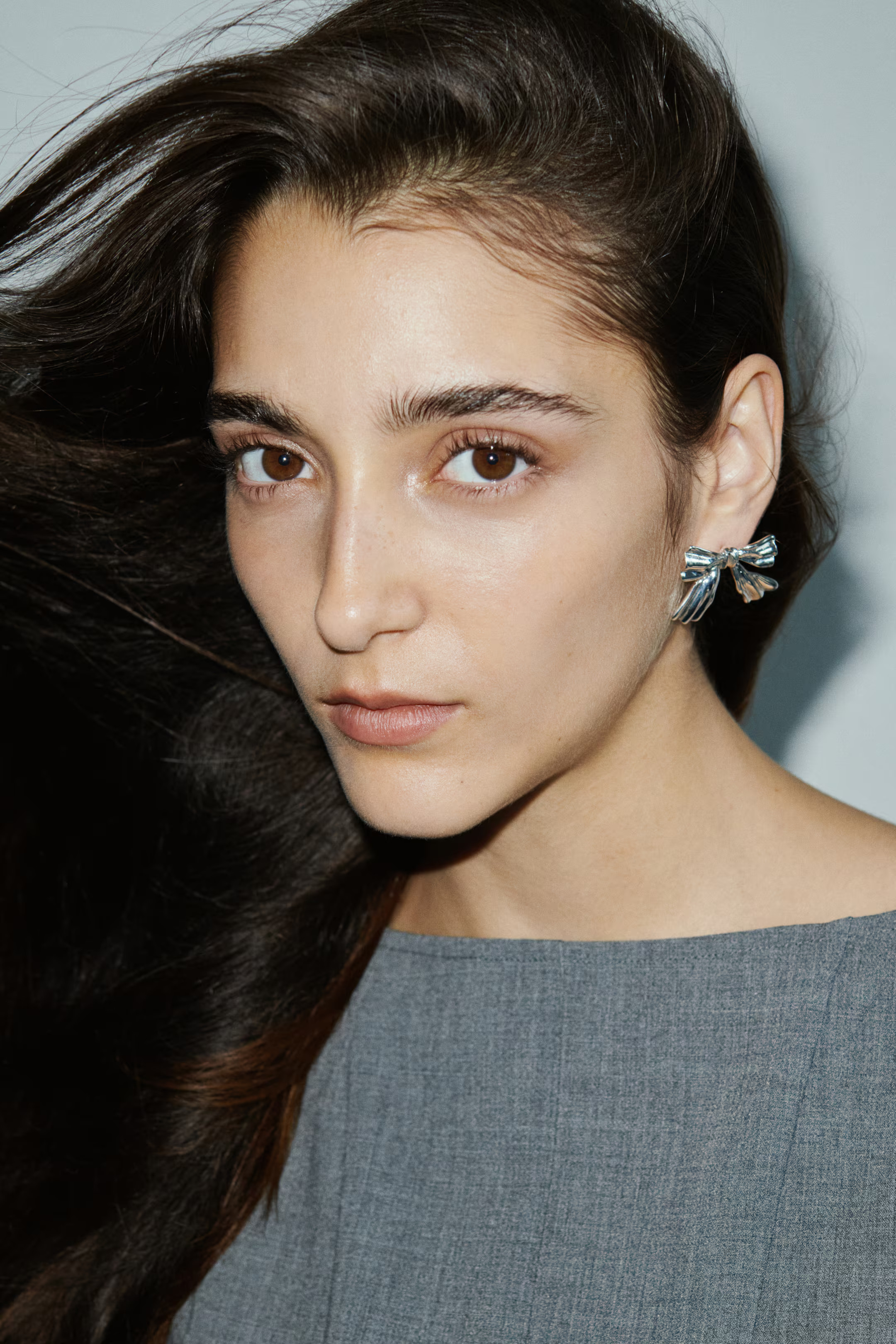 Bow-shaped earrings | H&M (UK, MY, IN, SG, PH, TW, HK)