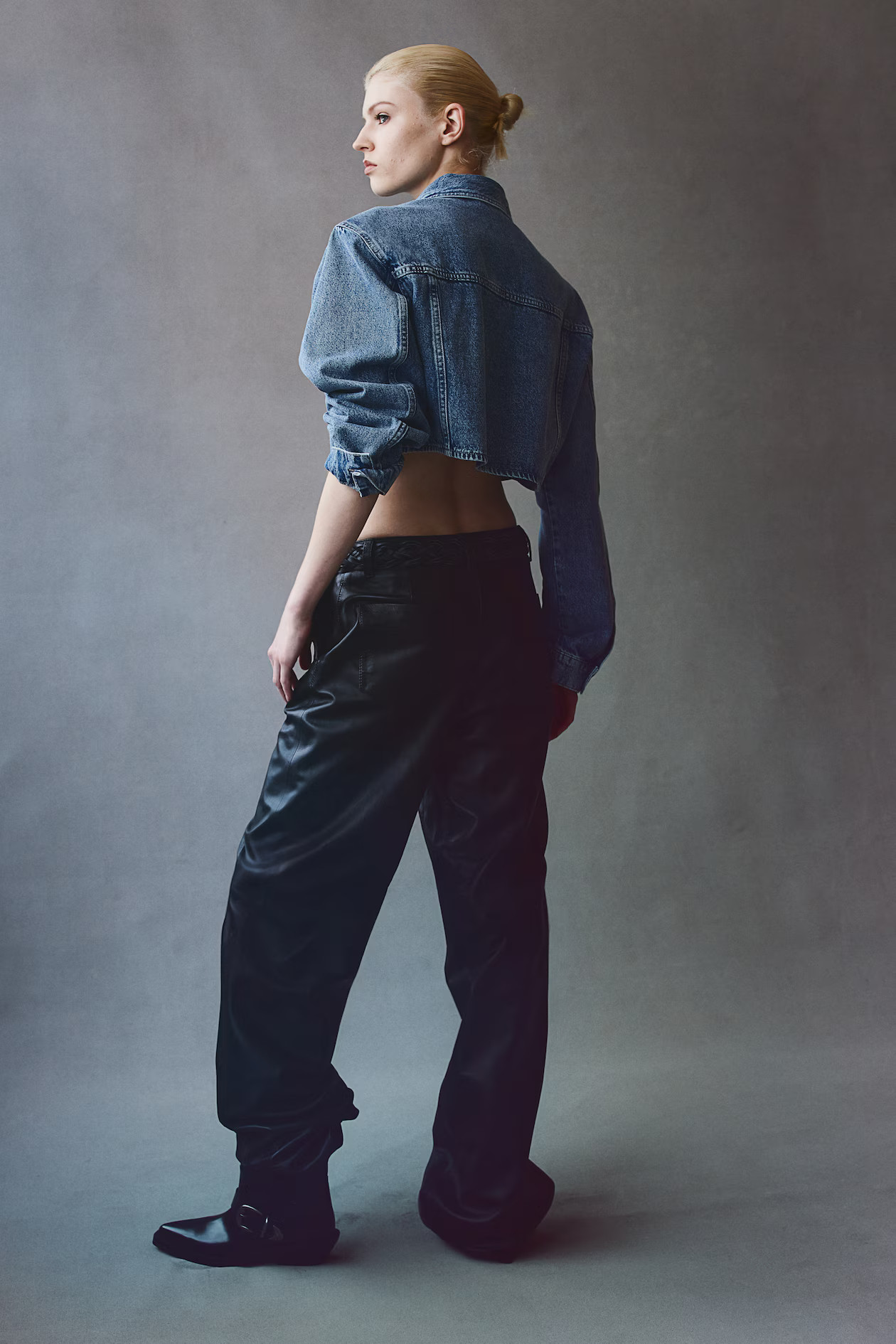 Jeansjacke mit Schulterpolstern - Langarm - Cropped - Helles Denimblau - Ladies | H&M AT | H&M (DE, AT, CH, NL, FI)