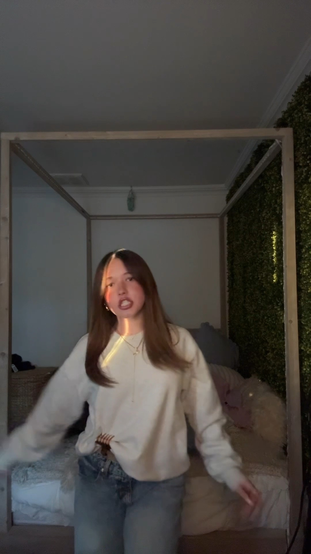 sweatshirt: brandy
jeans: revice
jewelry: evry jewels