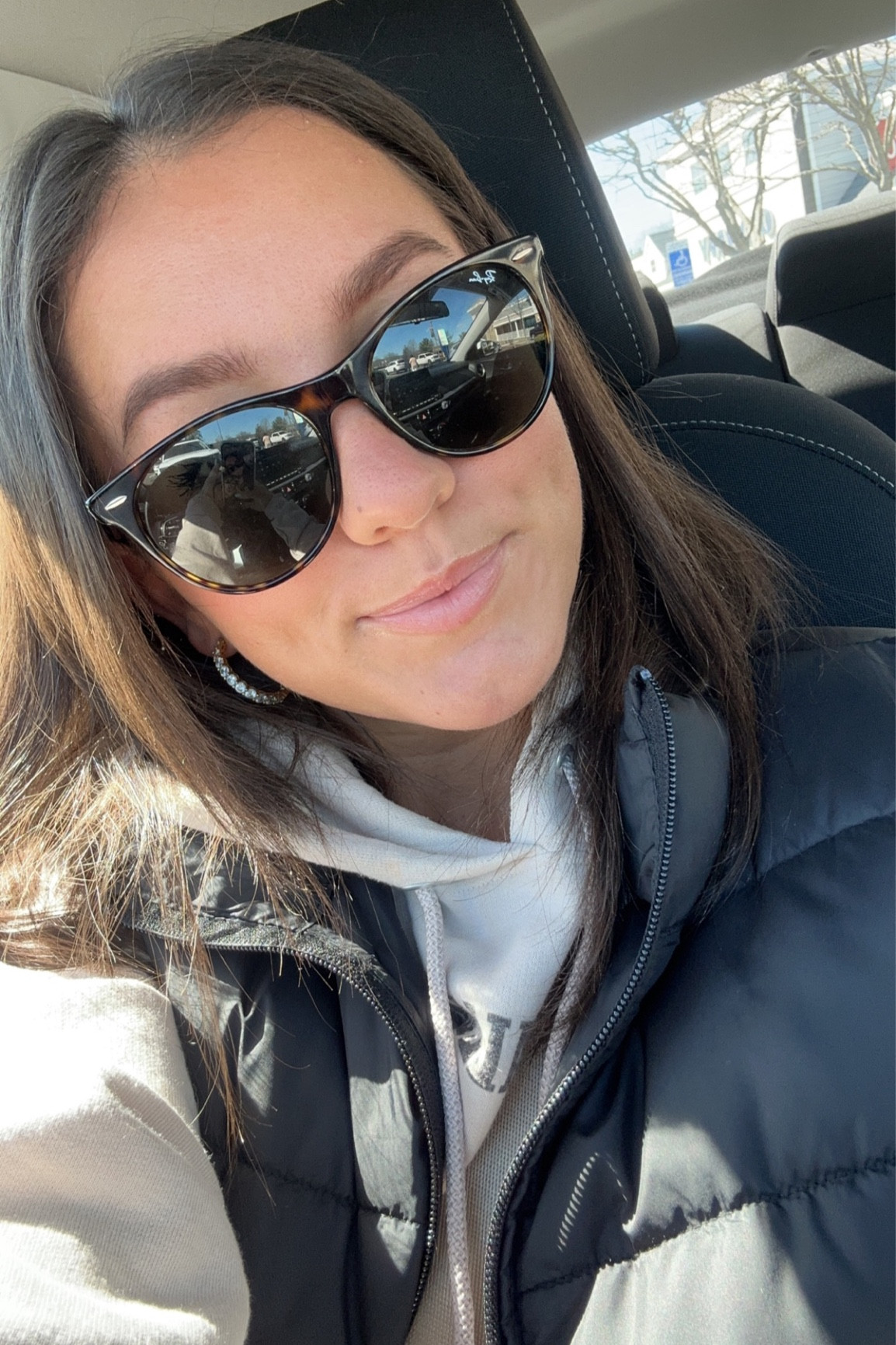 Sunglasses are on sale!!!!

#LTKsalealert