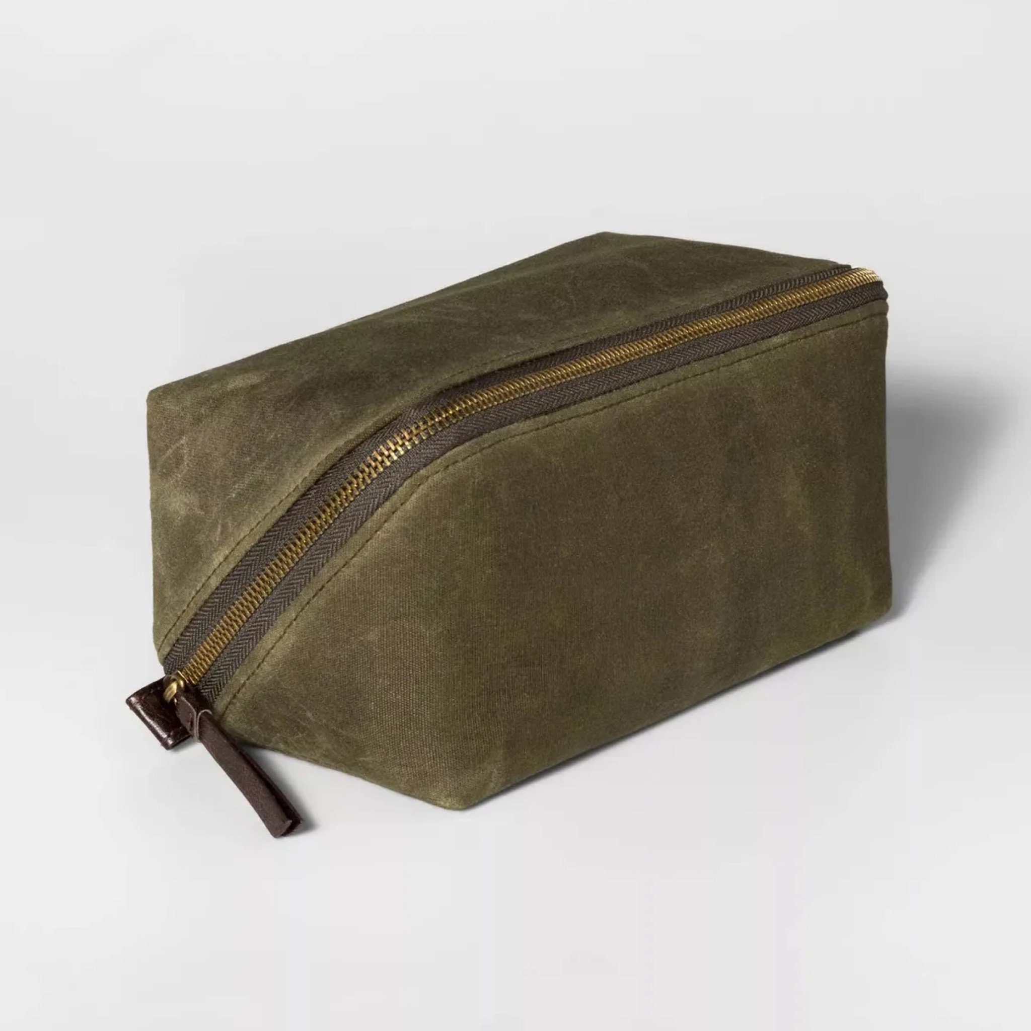 Goodfellow & Co Olive Diagonal Zip Kit

#LTKunder50 #LTKGiftGuide #LTKHoliday