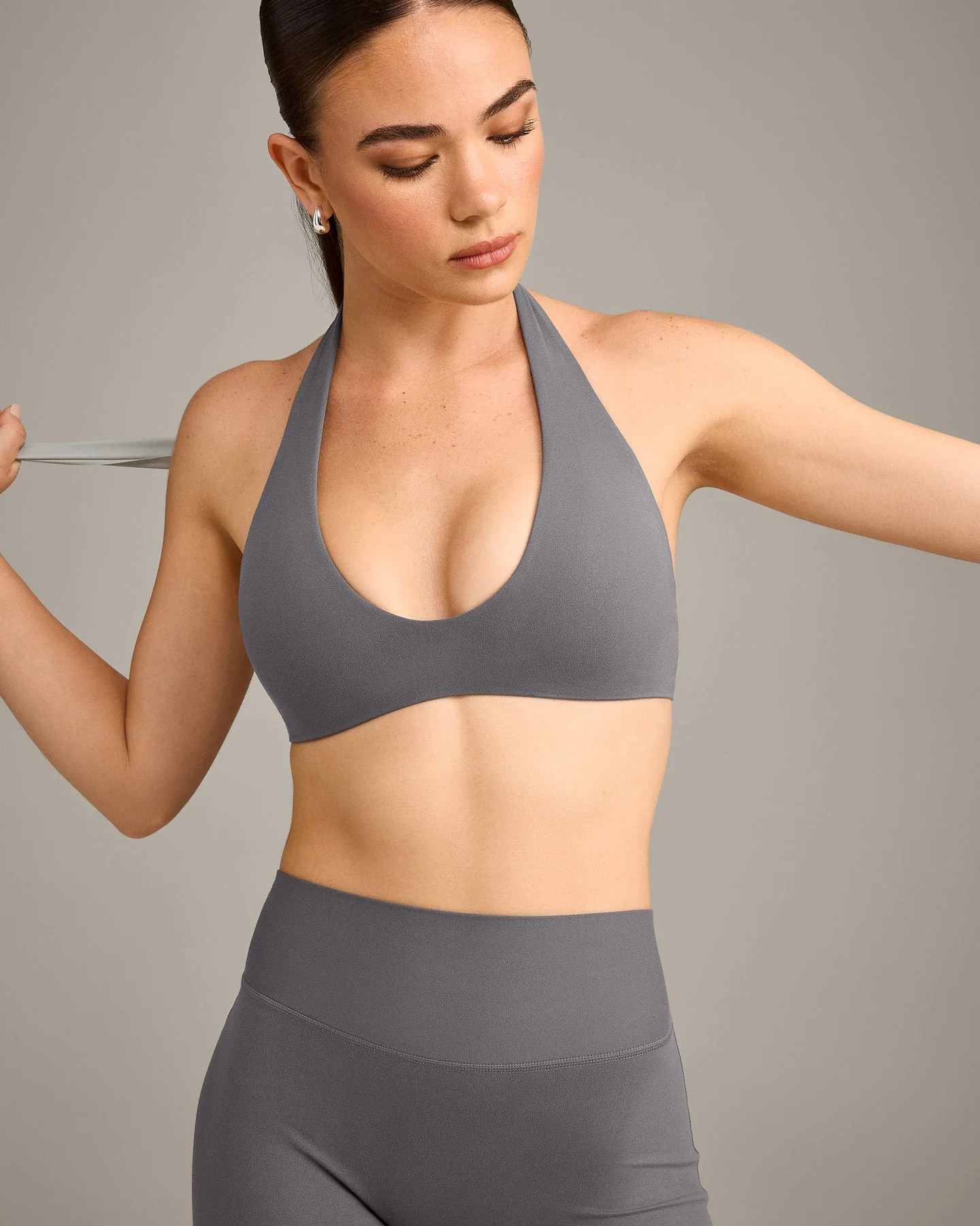 SoftMotion\u2122 Minimal Halter Neck Bralette with Gray Logo
Ash Gray | Oner Active (UK / US)