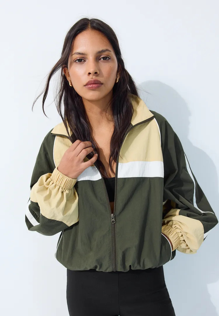 Colourblock windbreaker - Women's fashion | Stradivarius United Kingdom | Stradivarius (UK)