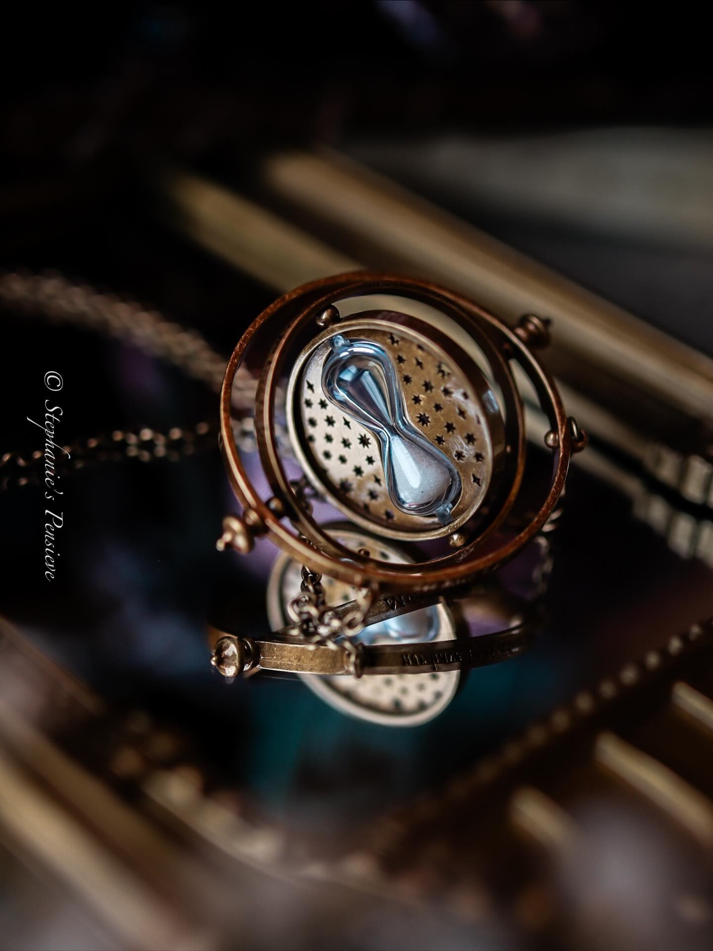 “I mark the hours, every one, Nor have I yet outrun the sun. My use and value unto you, Are gauged by what you have to do.”

The time turner is one of my favorite replicas, especially this one by @runningpressmini! 

If you had access to a time turner, would you use it? 

🛒 Hermione’s bag: @thenoblecollection 

#hermionegranger #harrypotterandtheprisonerofazkaban #harrypotter #hermione 
Harry Potter 
Hermione Granger 
Wizarding World 
@harrypotterstyle @runningpressmini