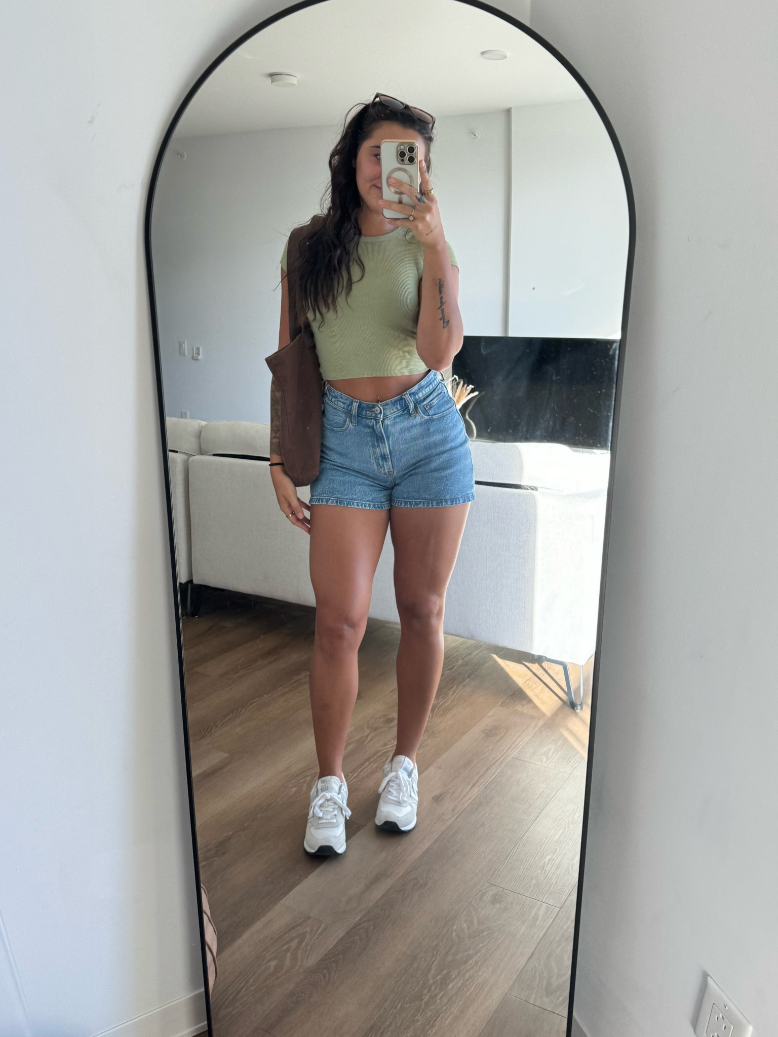 Size 27 in the shorts 

#LTKstyletip #LTKSeasonal #LTKfindsunder100