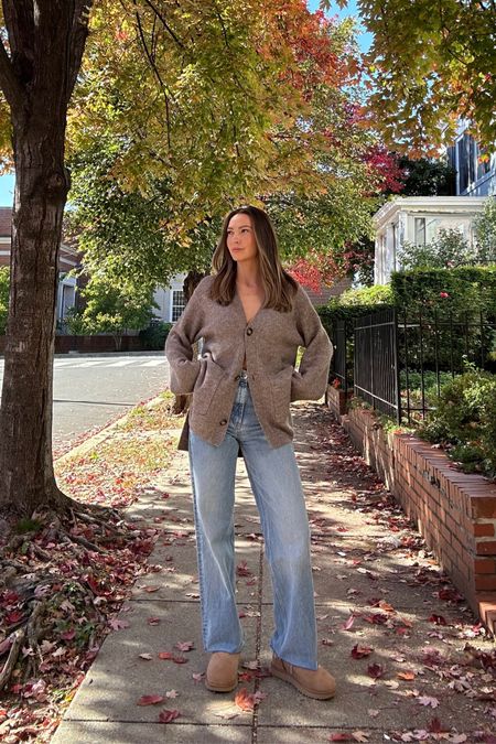 Simple fall outfit 
Brown Oversized Cardigan: XS
Jeans: zara wide leg 26
Ugg Ultra Mini in Chestnut 

#LTKSeasonal #LTKshoecrush #LTKsalealert