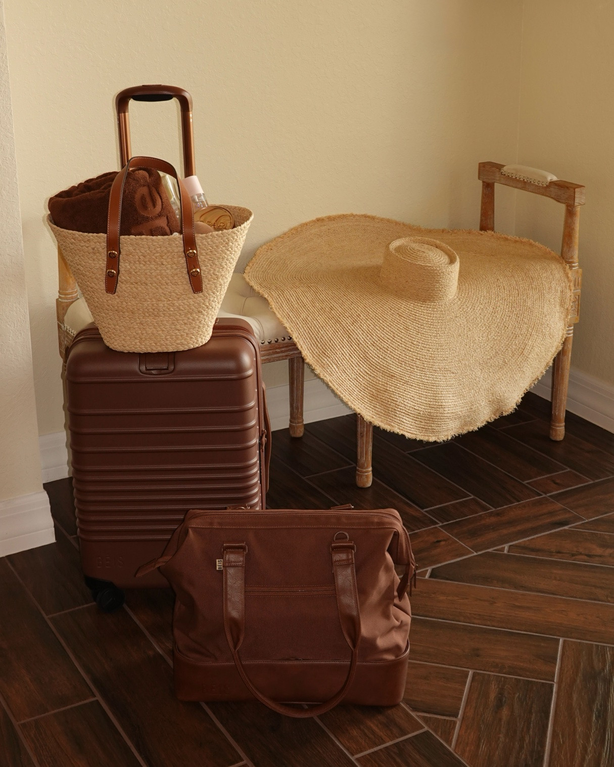 My favorite travel essentials, all linked here. 🤎