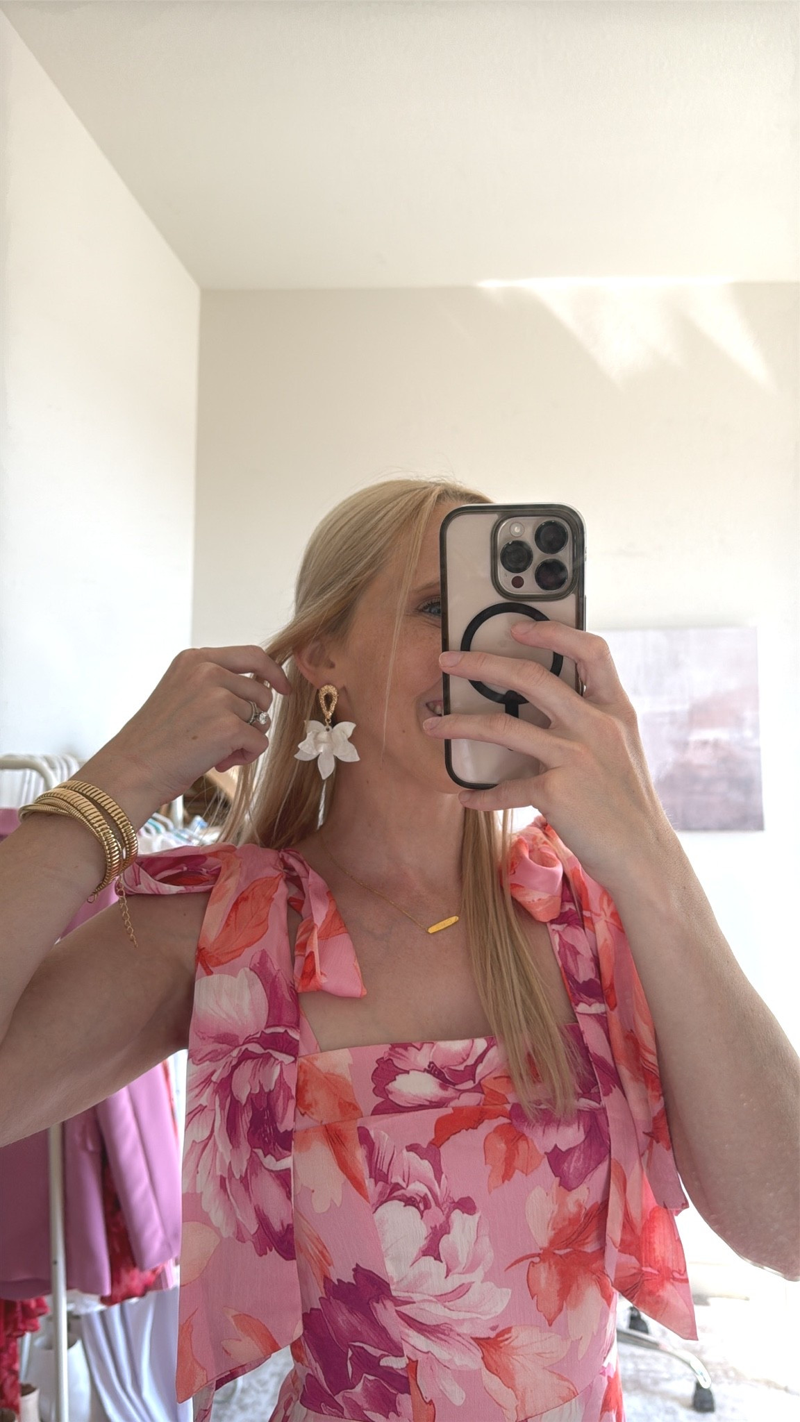 How stunning are these @Lulus statement earrings!?

I love this orange and pink floral dress too! Wearing an XS.


Lulus dresses, flower earrings, flower drop earrings, floral dresses, wedding guest dress, pink midi dress, wedding guest outfits summer

#LTKWedding #LTKSaleAlert #LTKootd