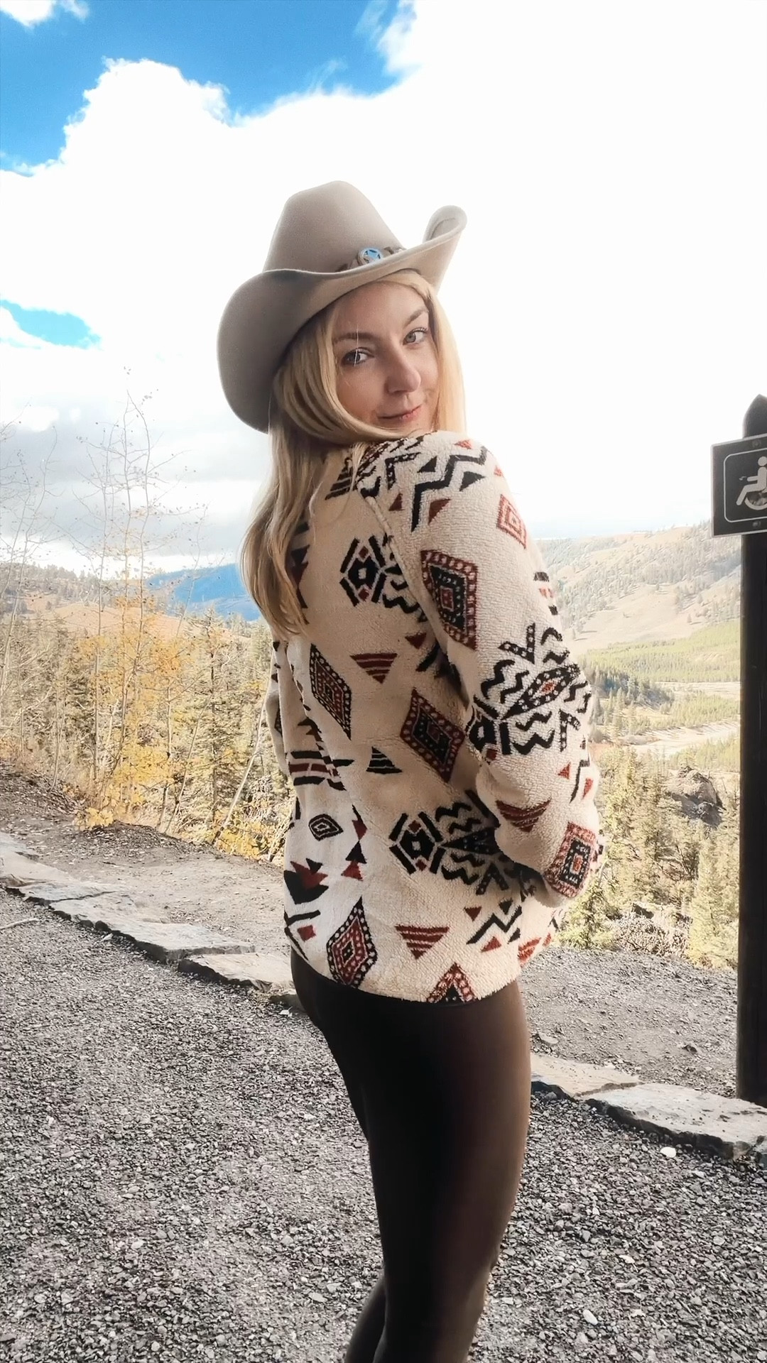 Yellowstone outfit - I’m not a fan of fleece jackets but this one is 10/10! Comfy & cute!

Hiking outfit, western chic, athleisure outfit, activewear outfit, fall fashion, brown leggings, fall outfit 

#LTKStyleTip #LTKTravel #LTKSeasonal