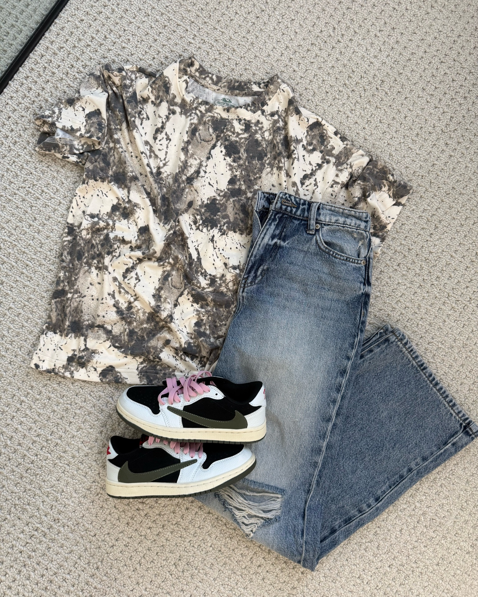 loveeee this tee! And the hoodie and loungepants!!  #walmart #walmartfashion

#LTKmorningroutine #LTKgrwm
