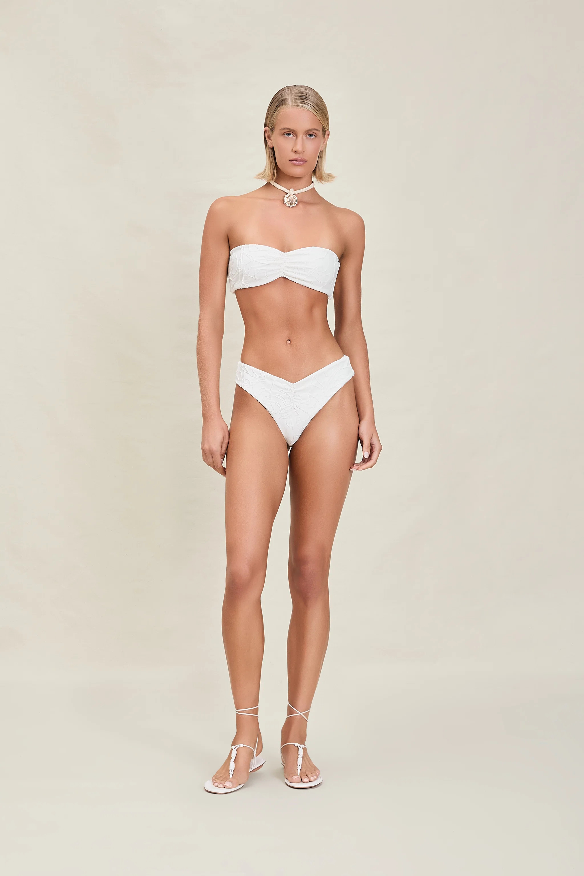 Noelle Bottom | Devon Windsor