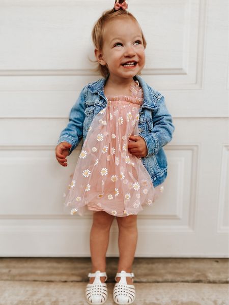 Stella’s look. Toddler girl fashion. Baby Gap denim jacket in 18-24mos
Tulle dress from Etsy
Amazon sandals in 6.5


#LTKunder50 #LTKfamily #LTKkids