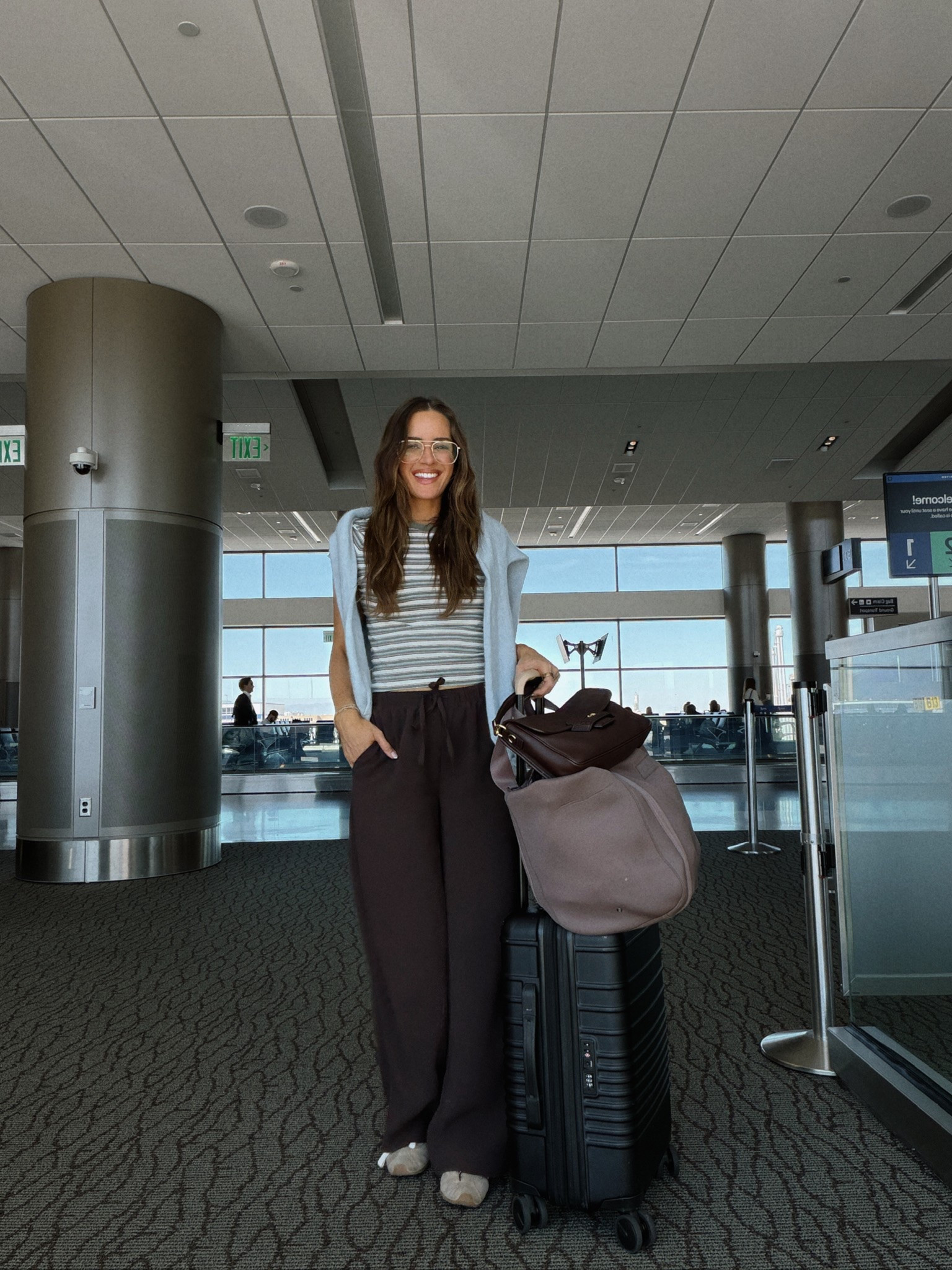 Easy travel outfit to go to battle against my toddler on a plane. ✈️ 

Use code: LAURENROSCOPF for 50% off your first two months of Vivrelle (where my bag is from). 

Sizing: S top, S sweater, S pants

#LTKTravel