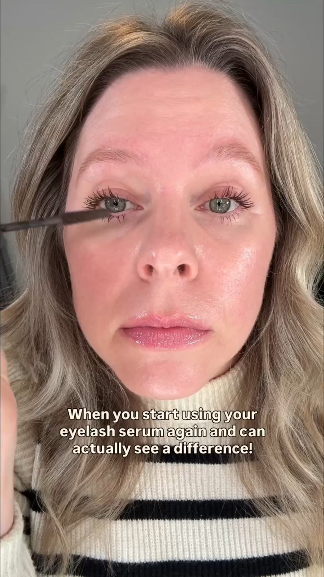 I'm back to using my eyelash serum regularly, and the results are definitely noticeable! I've been a fan of this one for a while, but I stopped using it for a bit (I think I just got out of the habit). I've been using it consistently again, about five days a week now, and I can really see the difference. I love that it's Prostaglandin-free, making it a great option for those looking for a cleaner eyelash serum. This one from @sweedbeauty is my go-to! . I just checked and I think I have a 20% off code: JULIAR-20. 

#eyelashserum #makeupformatureskin