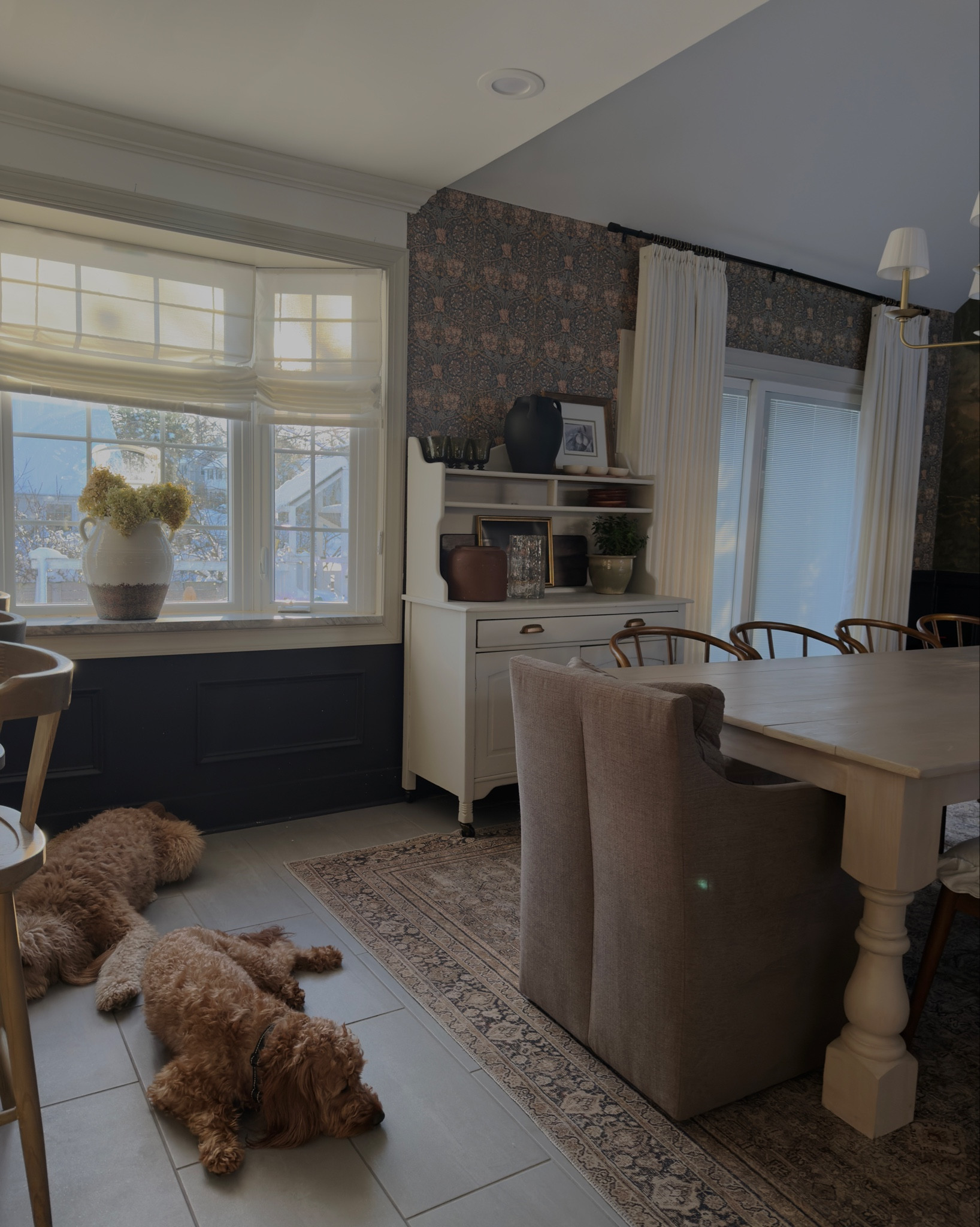 Sometimes less is more. 

Home, home decor, wall mural, dining room

#LTKHome