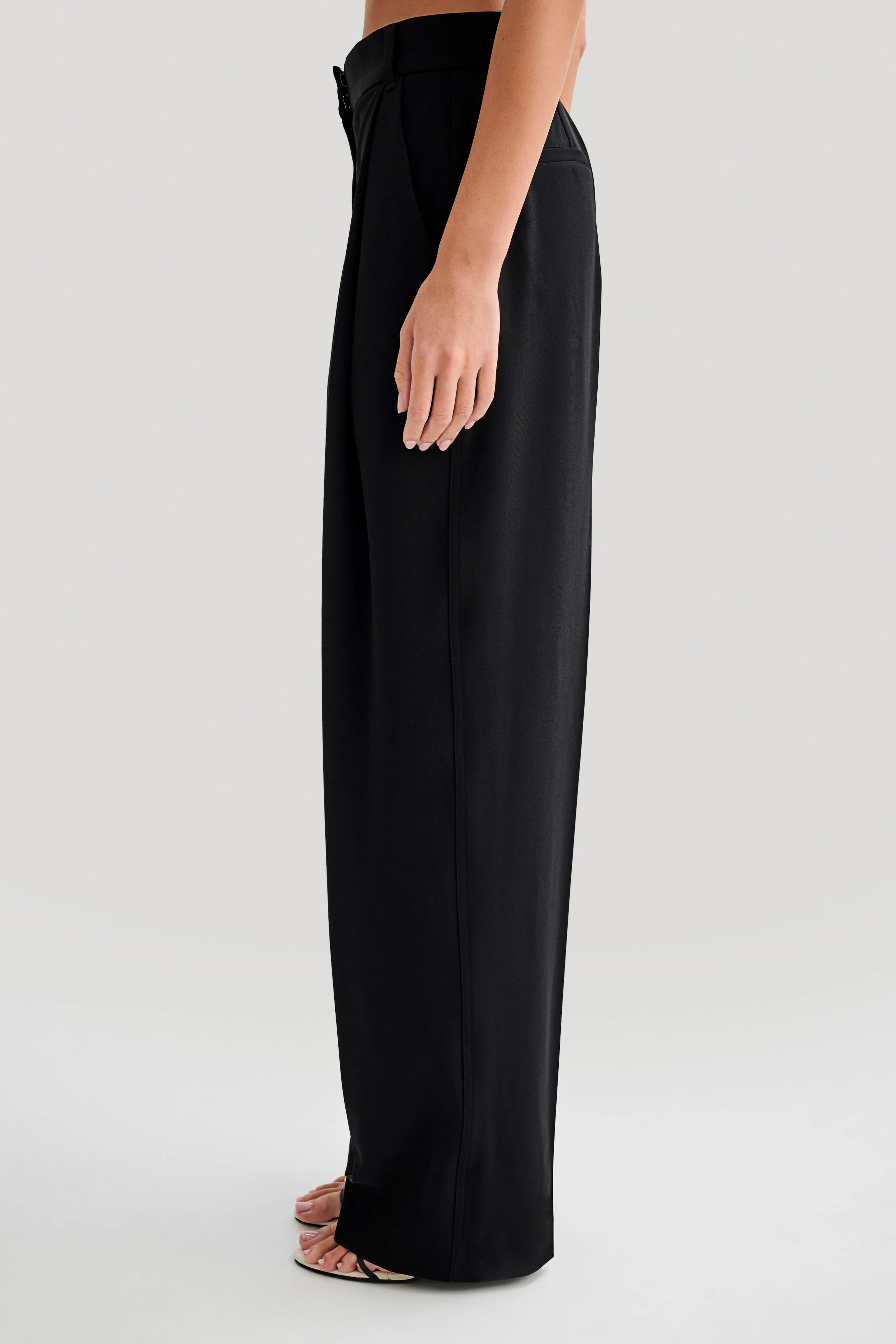 Amelie Suiting Straight Leg Pants - Black | MESHKI US