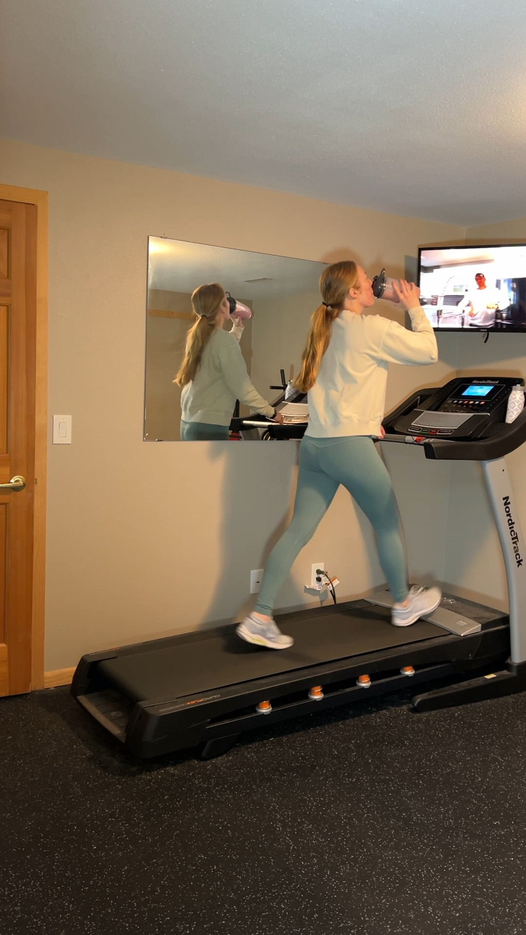 Comfy gym/workout fit & at home workout equipment 🤸‍♀️✨



#LTKVideo #LTKSeasonal #LTKfitness
