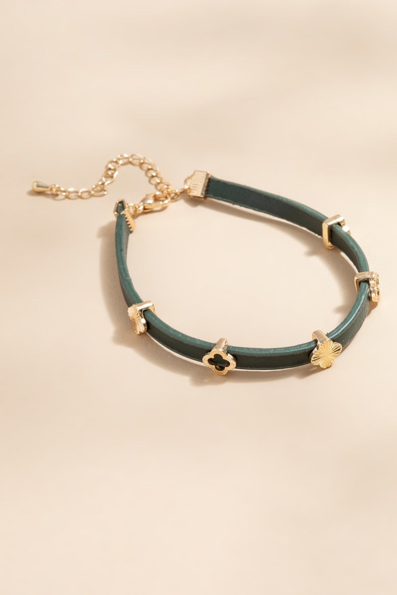 Vilma Strap With Clover Station Bracelet | Francesca's