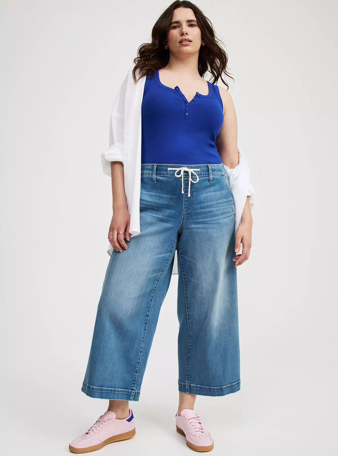 Weekend Wide Leg Ankle Crop Mid-Rise Jean | Torrid (US & Canada)