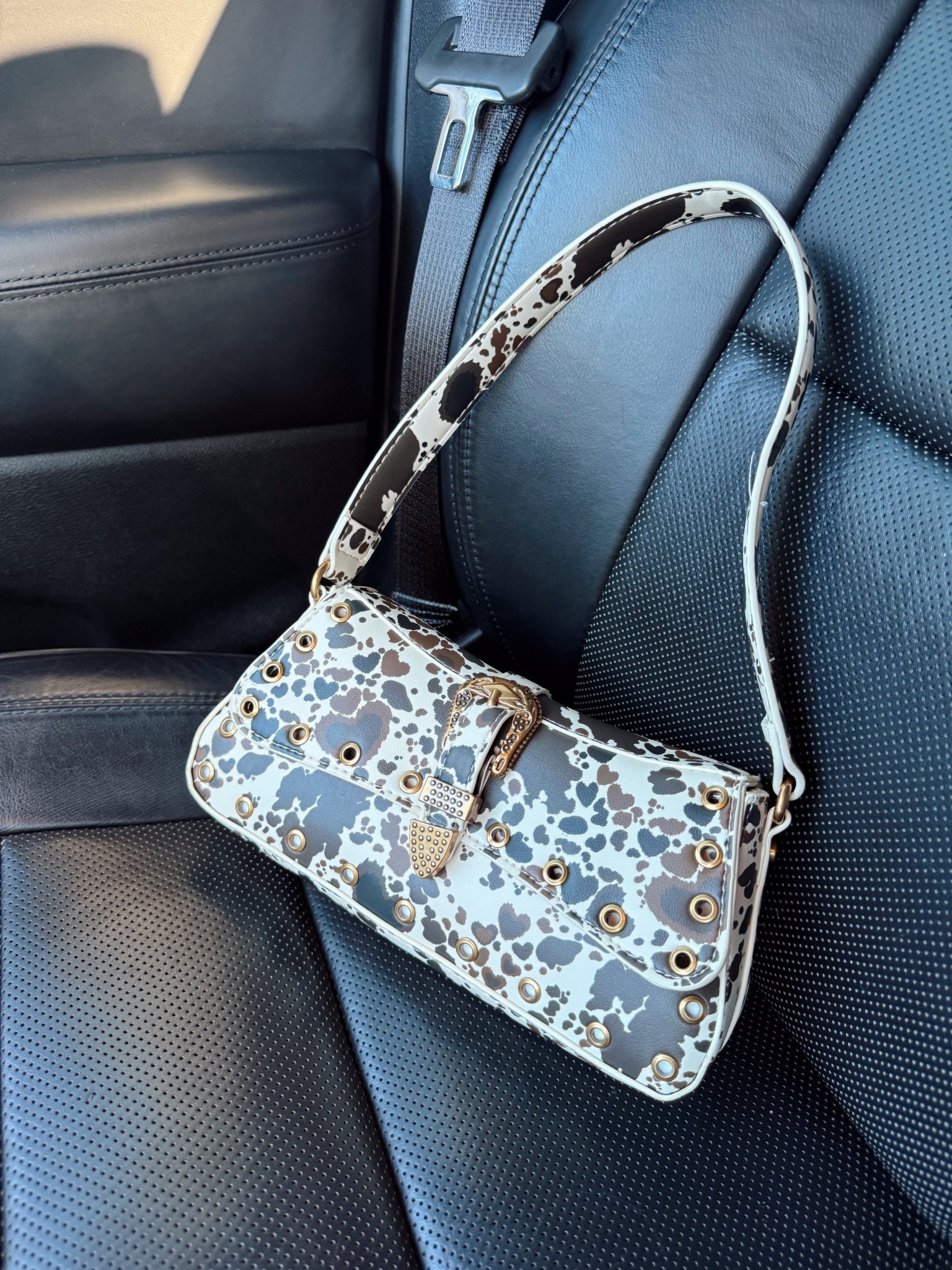 viral bag @ Marshall’s! linked some similar ones!

#LTKItBag