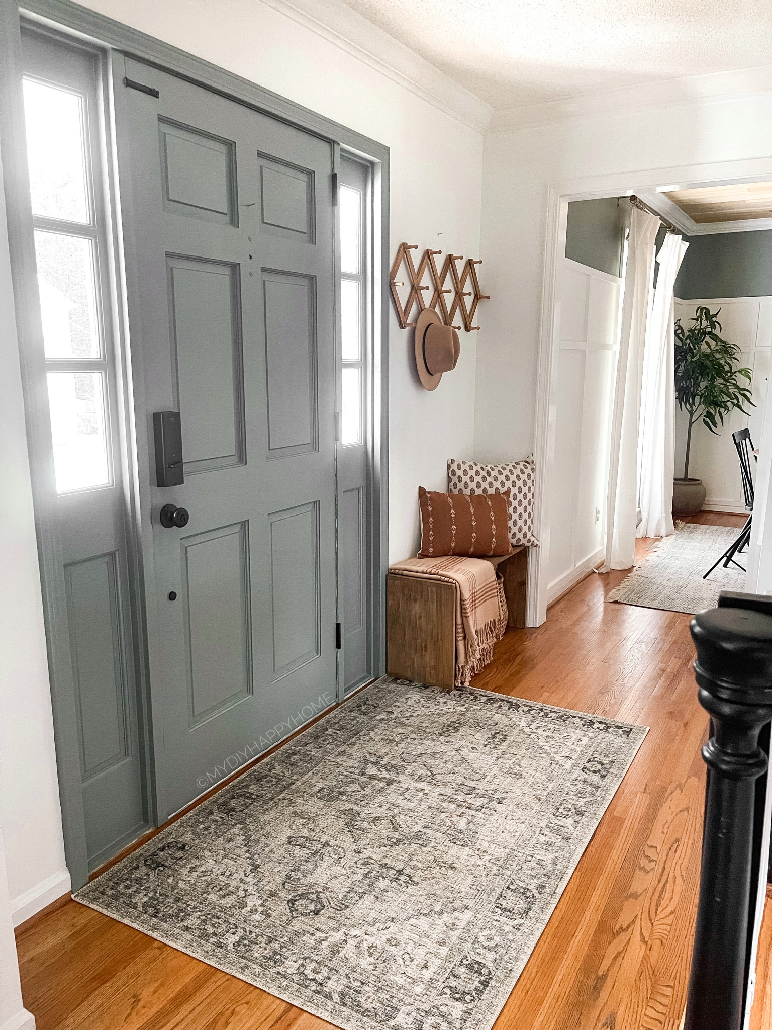 My very simple fall entry.
I have a small, split entryway. One side has a table & mirror and this is the other side. 

I used warm rust tones and added a new beautiful neutral rug- perfect for year round use!


Entryway 
Entry 
Fall decor
Entry bench
Neutral 
Neutral rug 
Fall pillows
Fall throw 

#LTKSeasonal #LTKhome #LTKstyletip