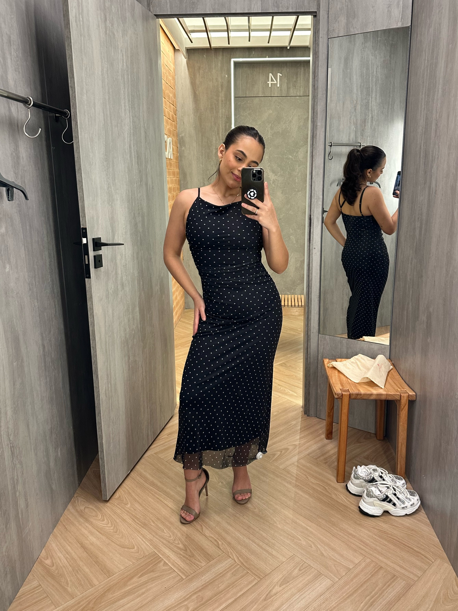 Provador Riachuelo! 

Eu amei esse vestido! Vi no cabide e não me importei muito, mas quando coloquei no corpo ficou esse espetáculo!! 🤩✨ ele é de tule e tem umas pregas na lateral que da uma mega valorizada na cintura. 

#LTKstyletip #LTKbrasil