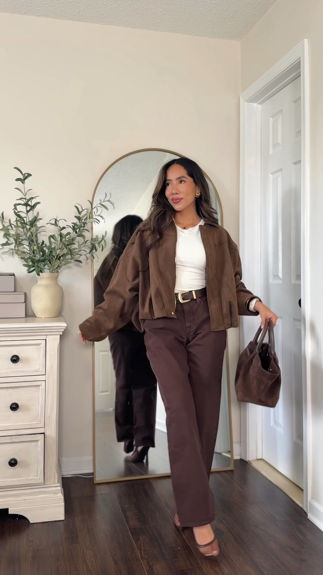 How to style: brown jeans! These jeans are under $30 🙌🏼 wearing size 2 petite 

#LTKPetite #LTKStyleTip #LTKFindsUnder50