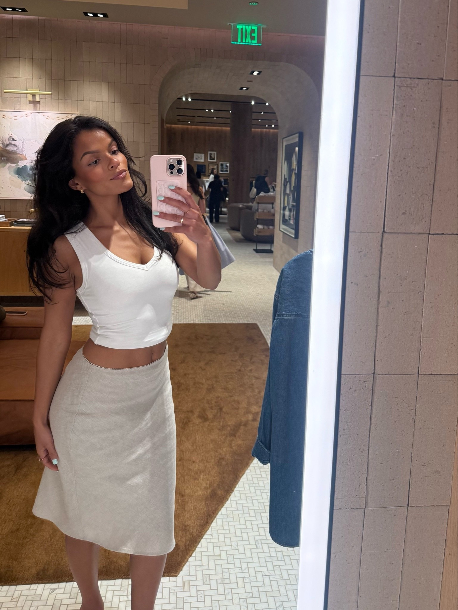 This outfit is completely sold out :(
I tagged most similar products!