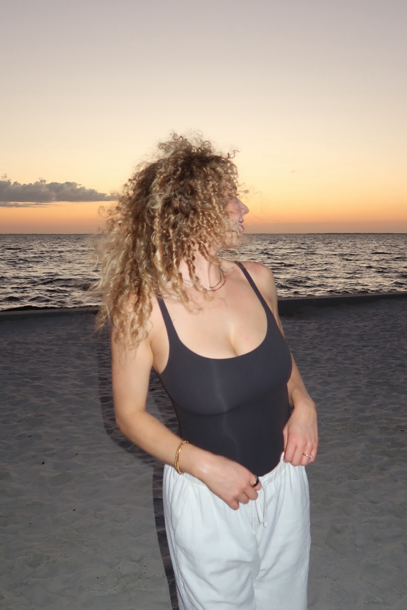 Bodysuit + linen pants !!! 