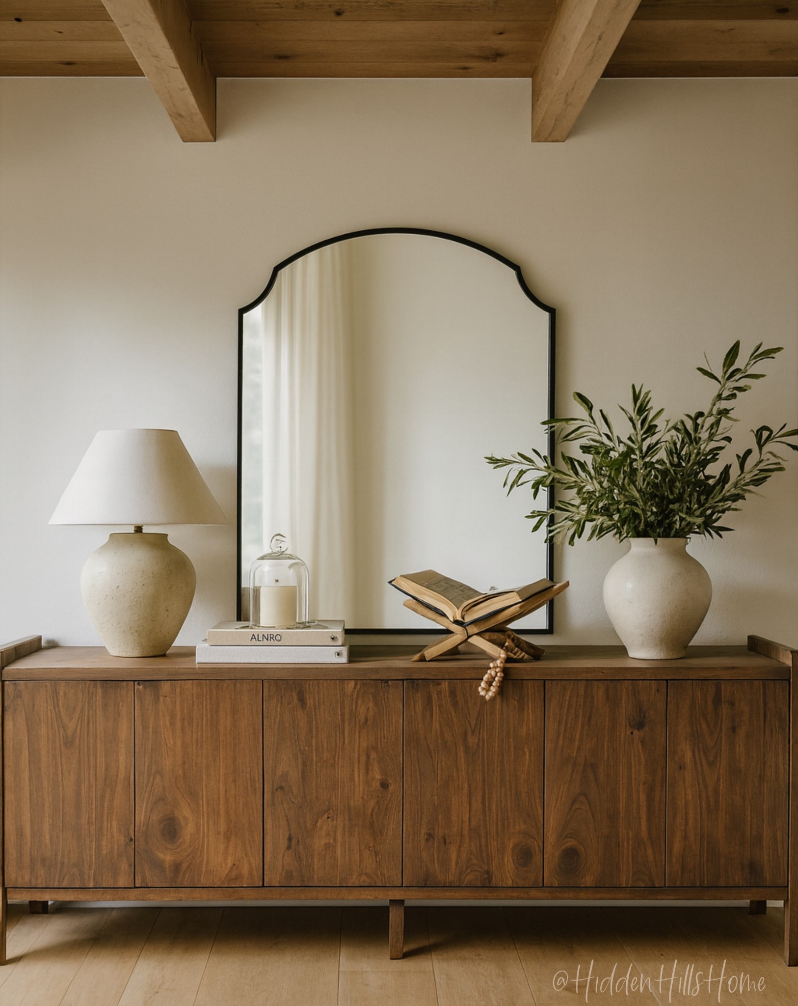 Entryway decor, console table decor, entryway mood board, home decor, entryway inspiration #entryway

Wall color is SW Heron Plume


#LTKHoliday #LTKSaleAlert #LTKHome