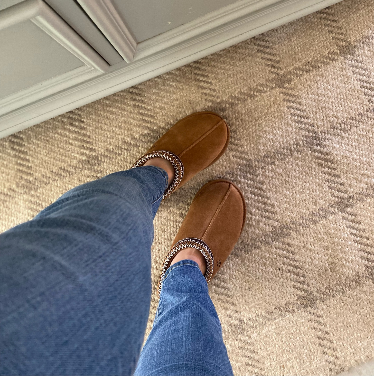 Cozy UGG slippers for the season! Id recommend sizing up 1 size. Linking to a few different stores. Comes in different colors too! 

Size 6; slippers

#LTKGiftGuide #LTKSeasonal #LTKshoecrush