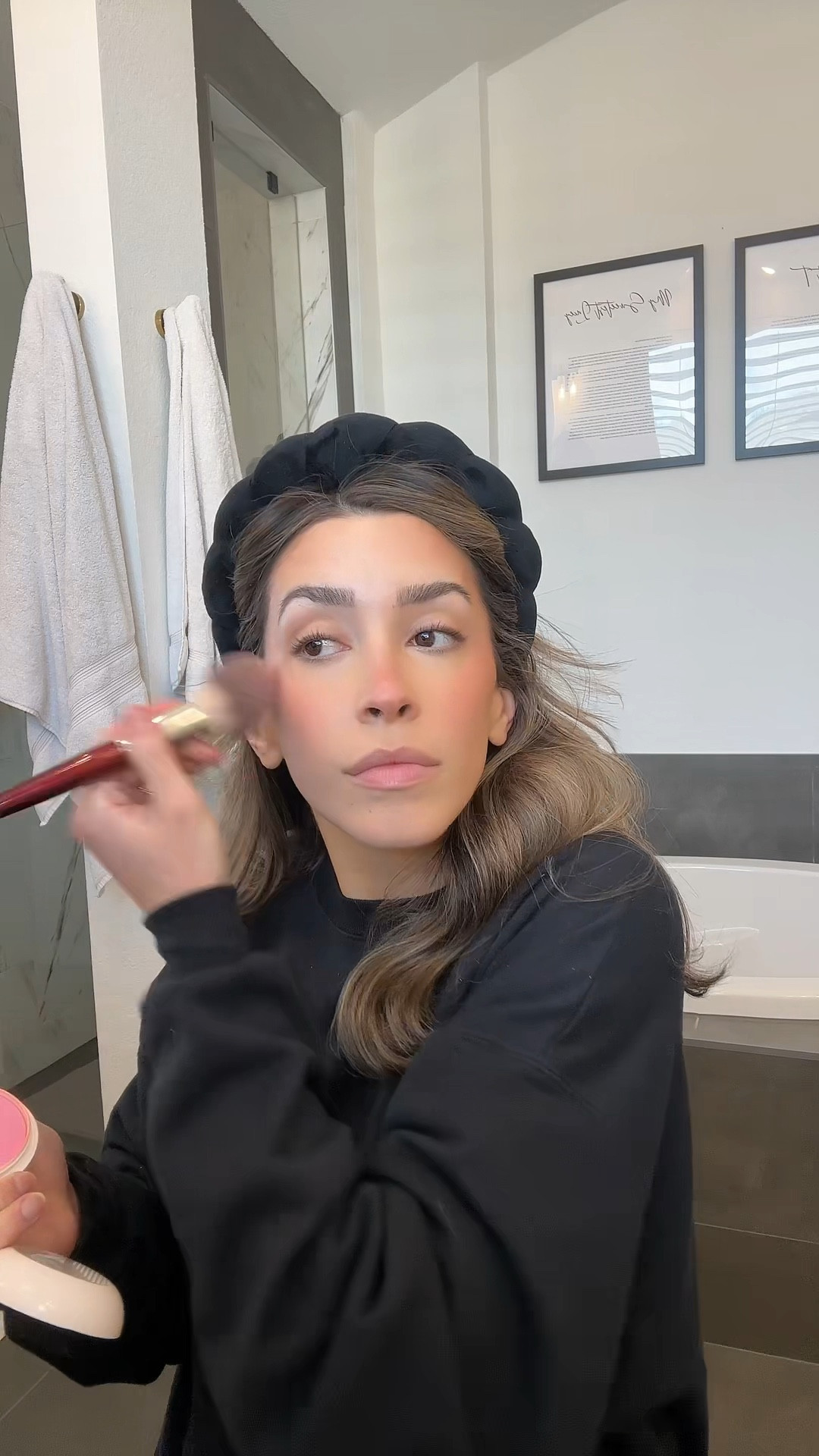 10 - min / everyday makeup routine ✨ you can use code LACEYK for the BK Beauty brushes!

Easy makeup | mom makeup | GRWM 

#LTKFindsUnder50 #LTKBeauty #LTKWatchNow