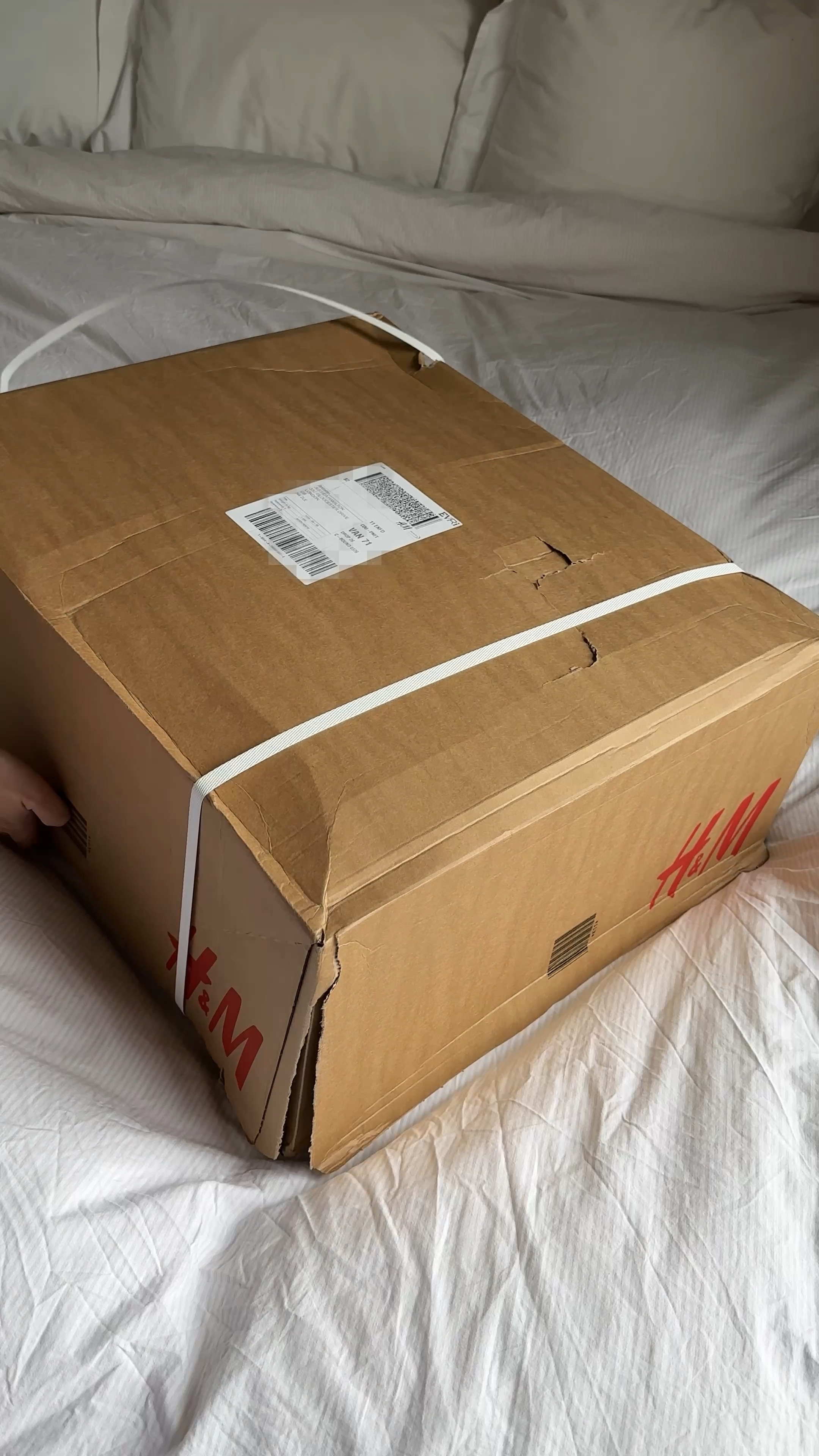 H&M haul, bomber jacket, denim jacket, nice top, skirt, skort, capsule wardrobe essentials 