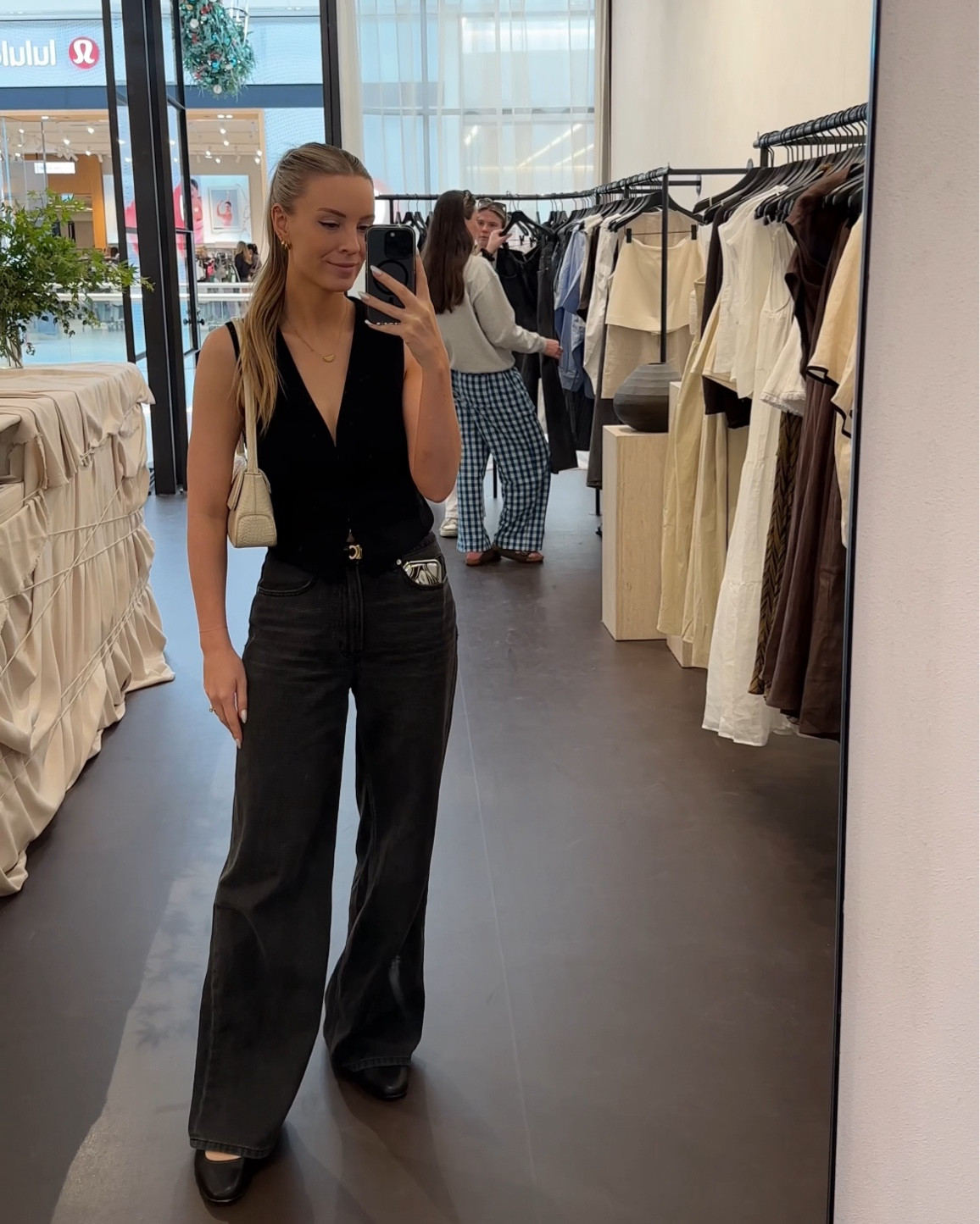 Favourite outfit for those days where it’s not warm enough to wear a skirt. Love a pair of baggy jeans 🖤 

#LTKsummer #LTKstyletip #LTKaustralia