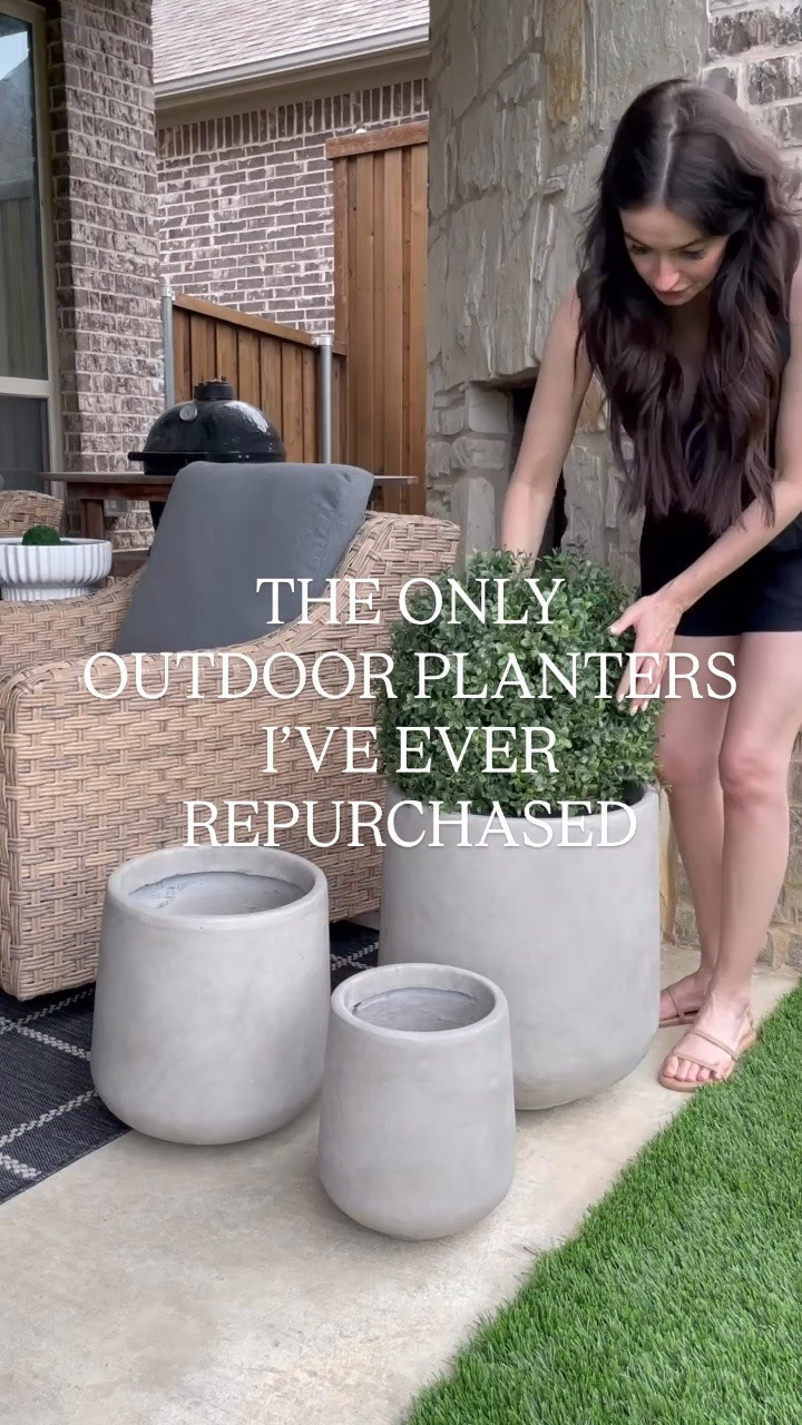 Don’t sleep on these planters- timeless and can be used season after season. 

Outdoor decor 
Outdoor planters 
Porch decor 

#LTKHome #LTKSeasonal