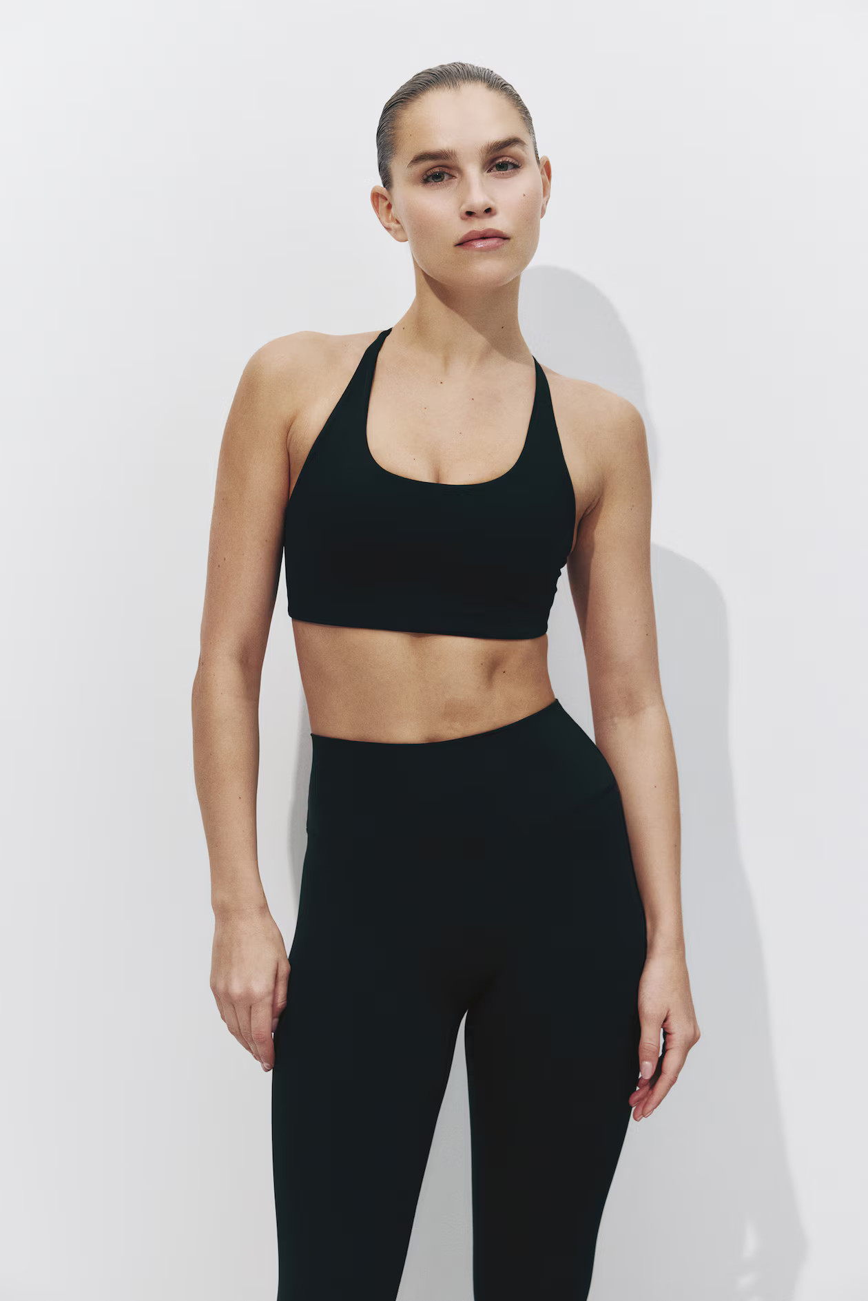 SculptMove™ Medium Support Sports Bra | H&M (US + CA)