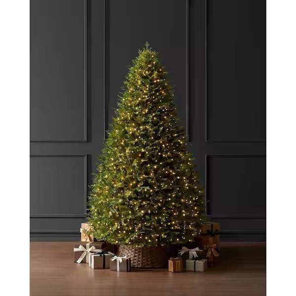 Gorgeous pre lit Christmas tree! 

#LTKHoliday #LTKHome #LTKSeasonal